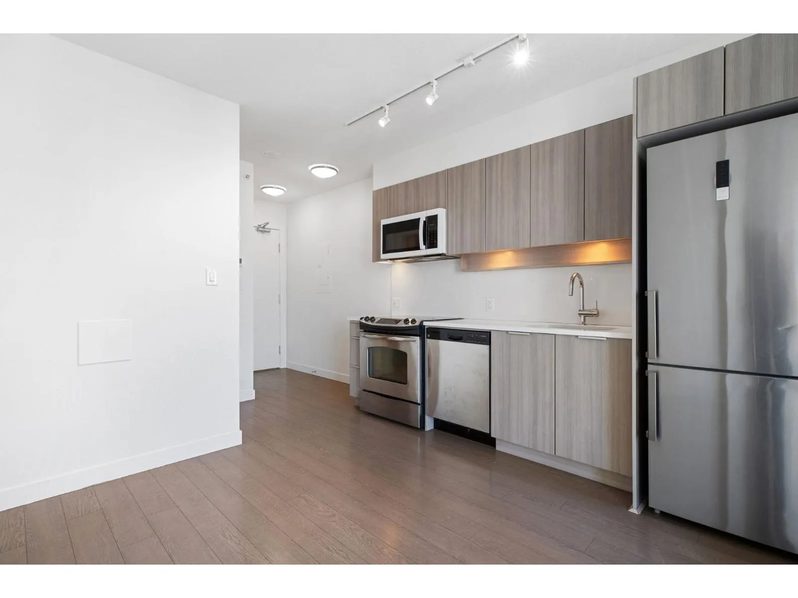 1813 13308 CENTRAL AVENUE