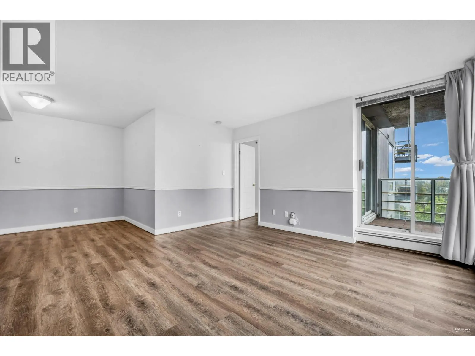 606 3061 E KENT AVENUE NORTH