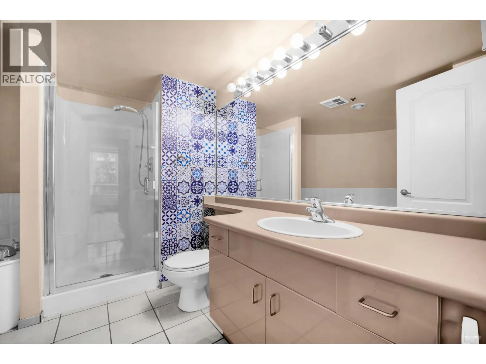 606 3061 E KENT AVENUE NORTH