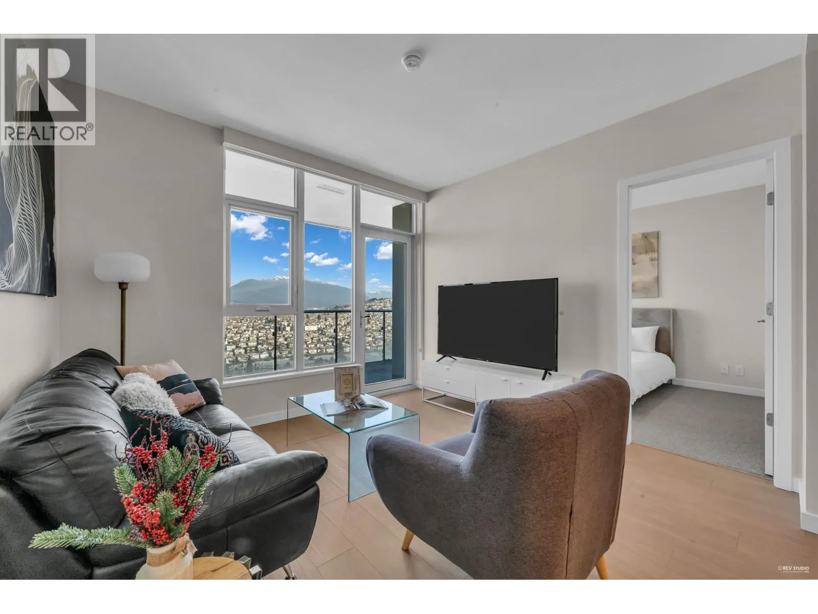3506 4168 LOUGHEED HIGHWAY