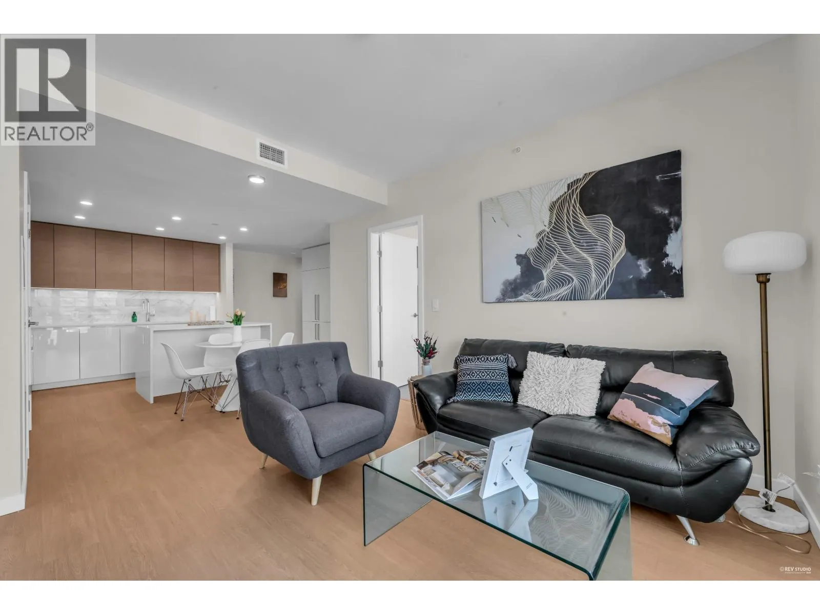 3506 4168 LOUGHEED HIGHWAY