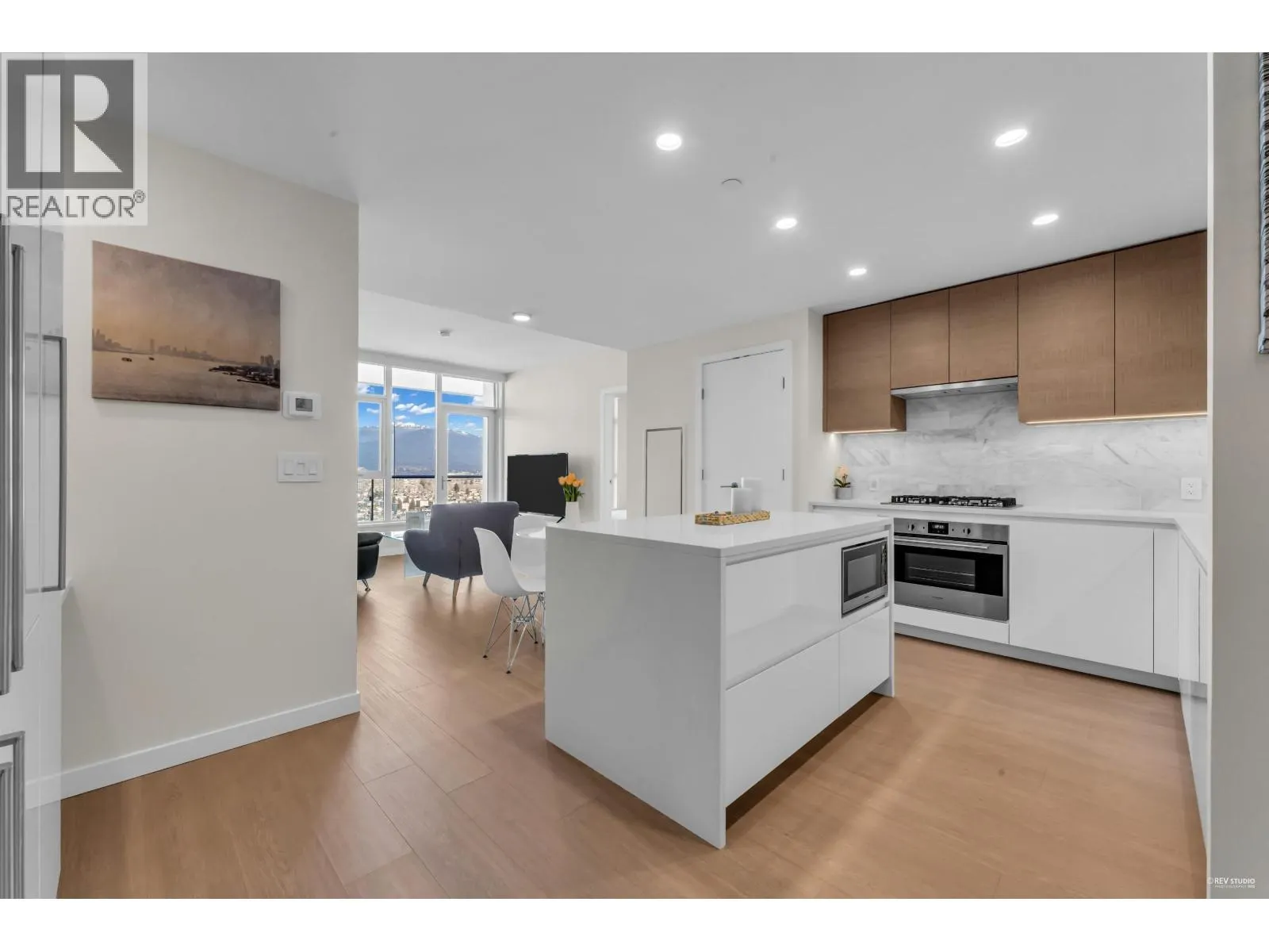 3506 4168 LOUGHEED HIGHWAY