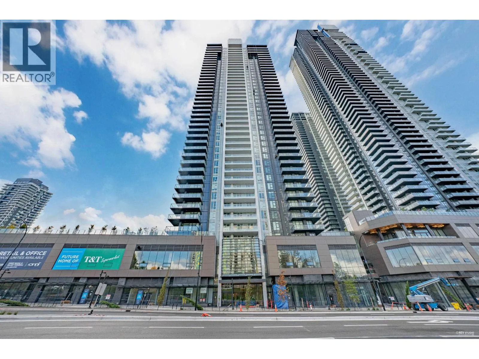 3506 4168 LOUGHEED HIGHWAY