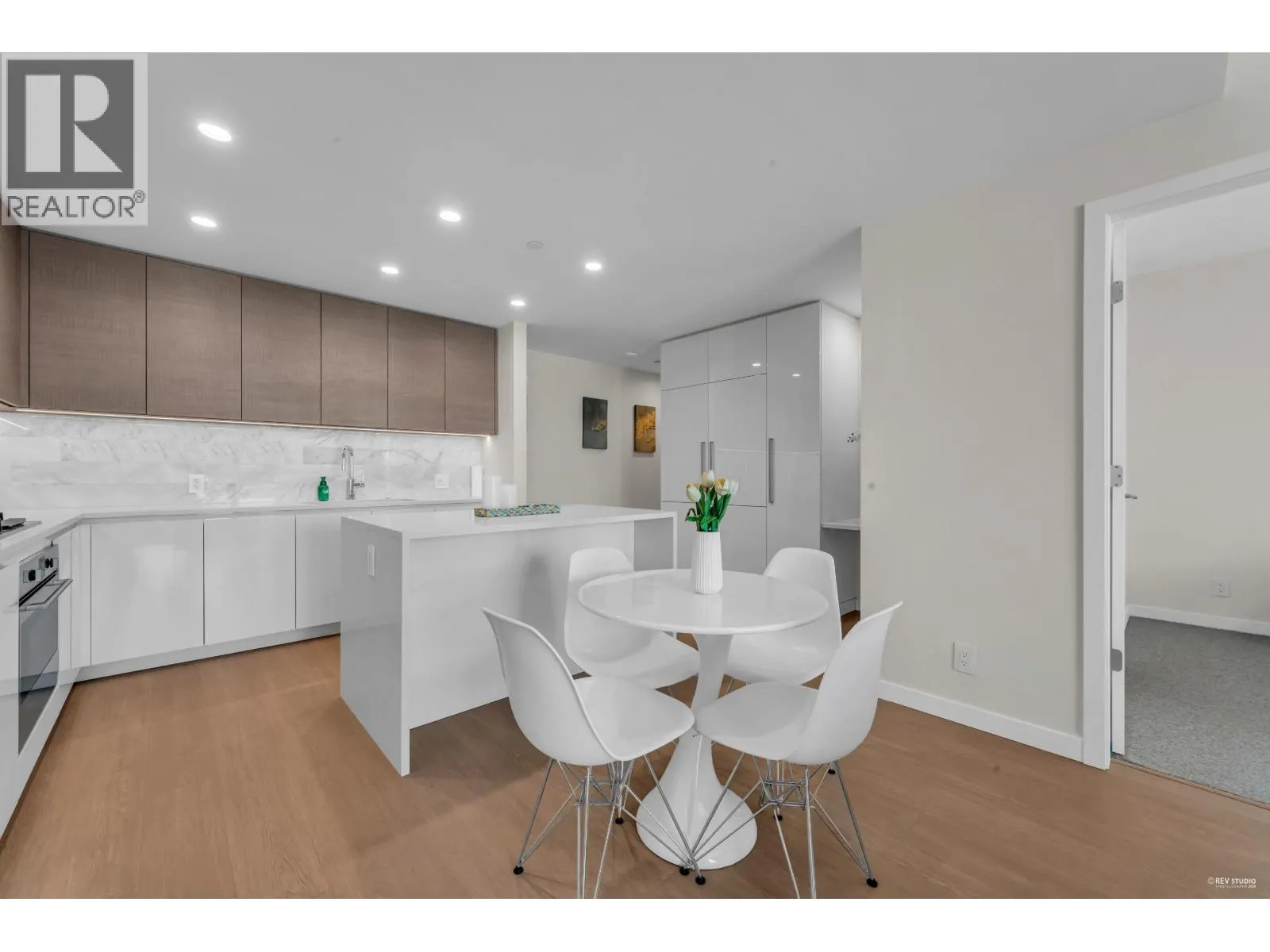 3506 4168 LOUGHEED HIGHWAY