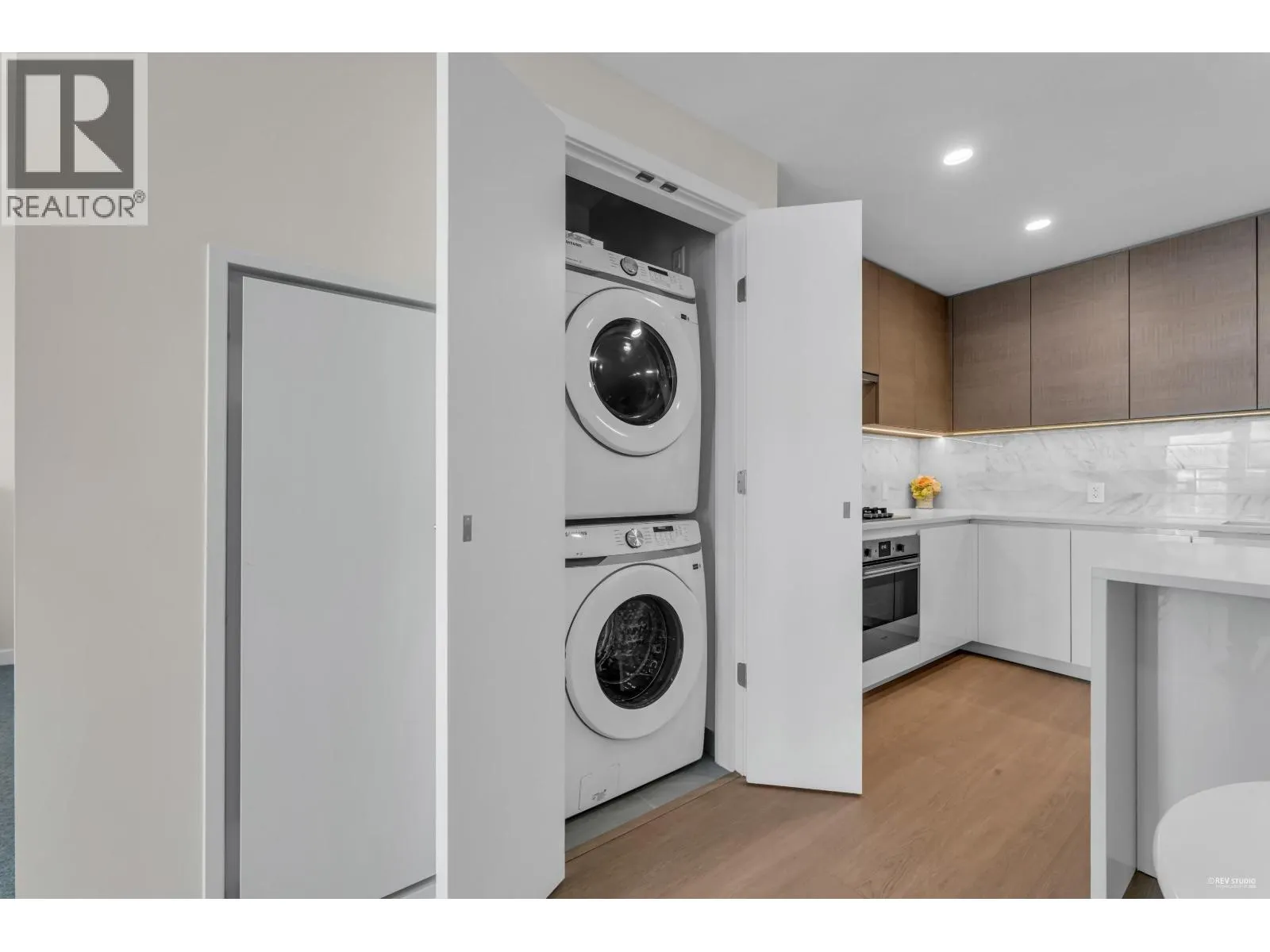 3506 4168 LOUGHEED HIGHWAY