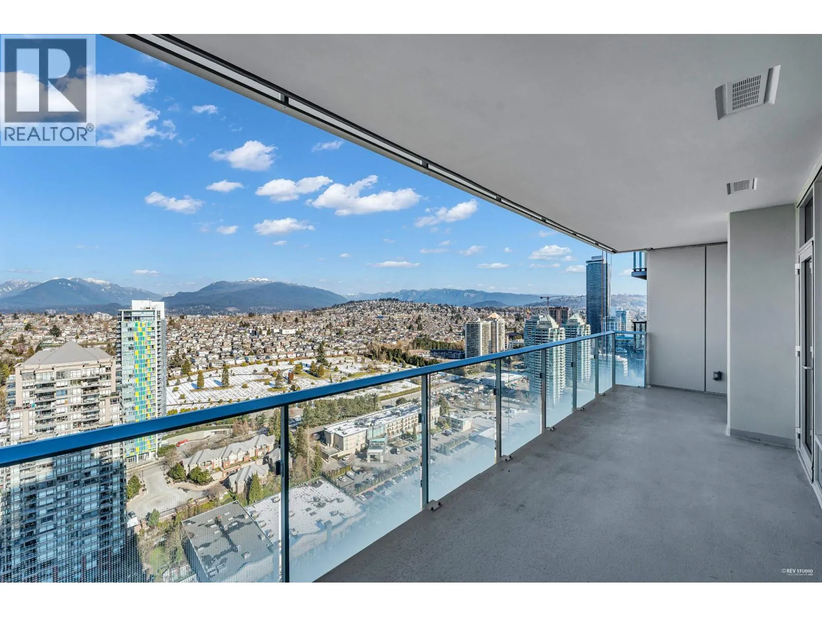 3506 4168 LOUGHEED HIGHWAY