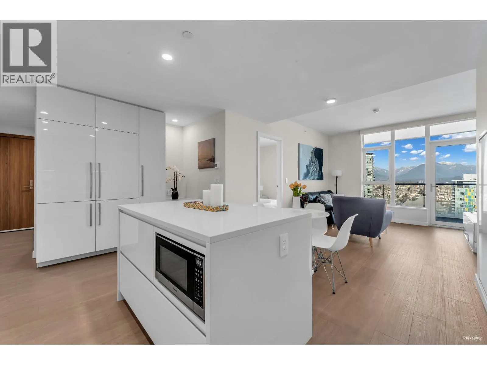 3506 4168 LOUGHEED HIGHWAY