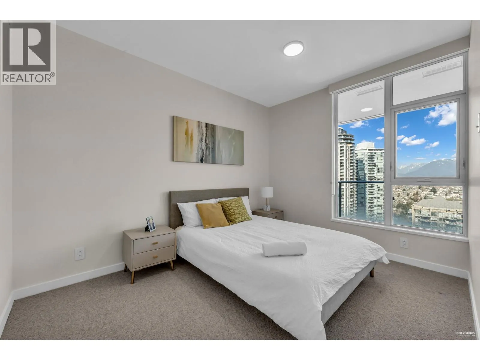 3506 4168 LOUGHEED HIGHWAY