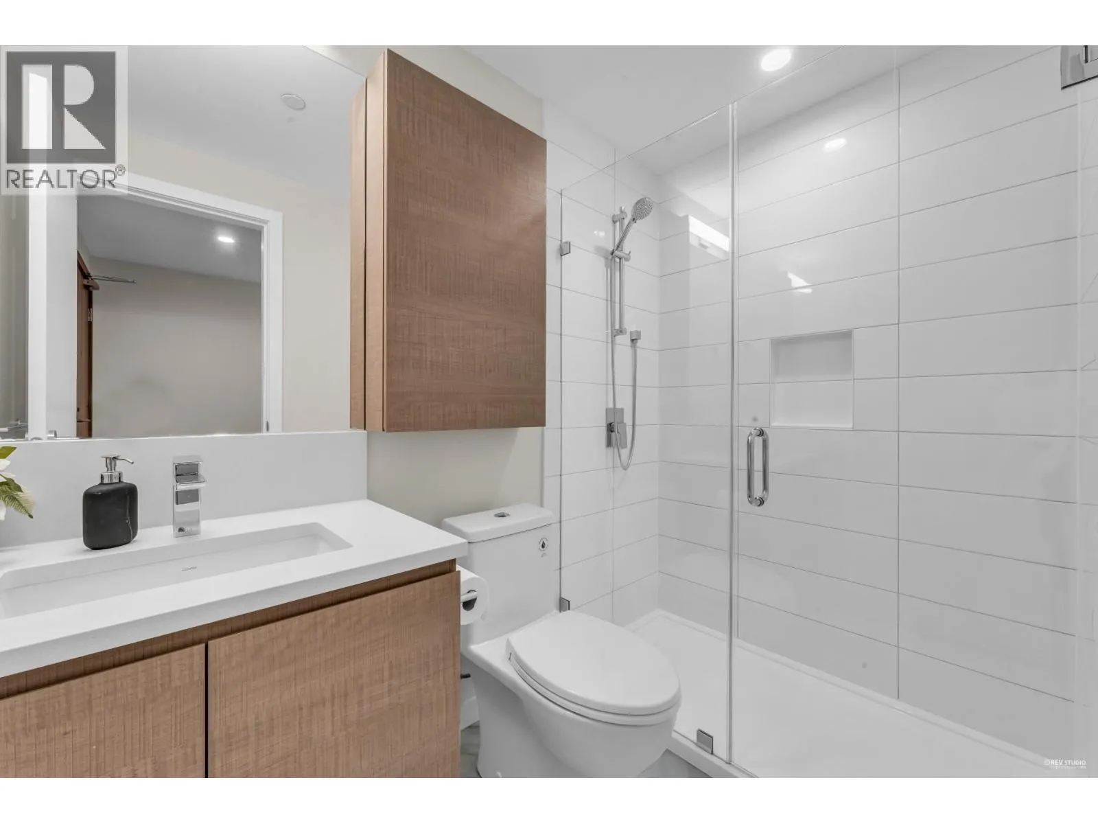 3506 4168 LOUGHEED HIGHWAY