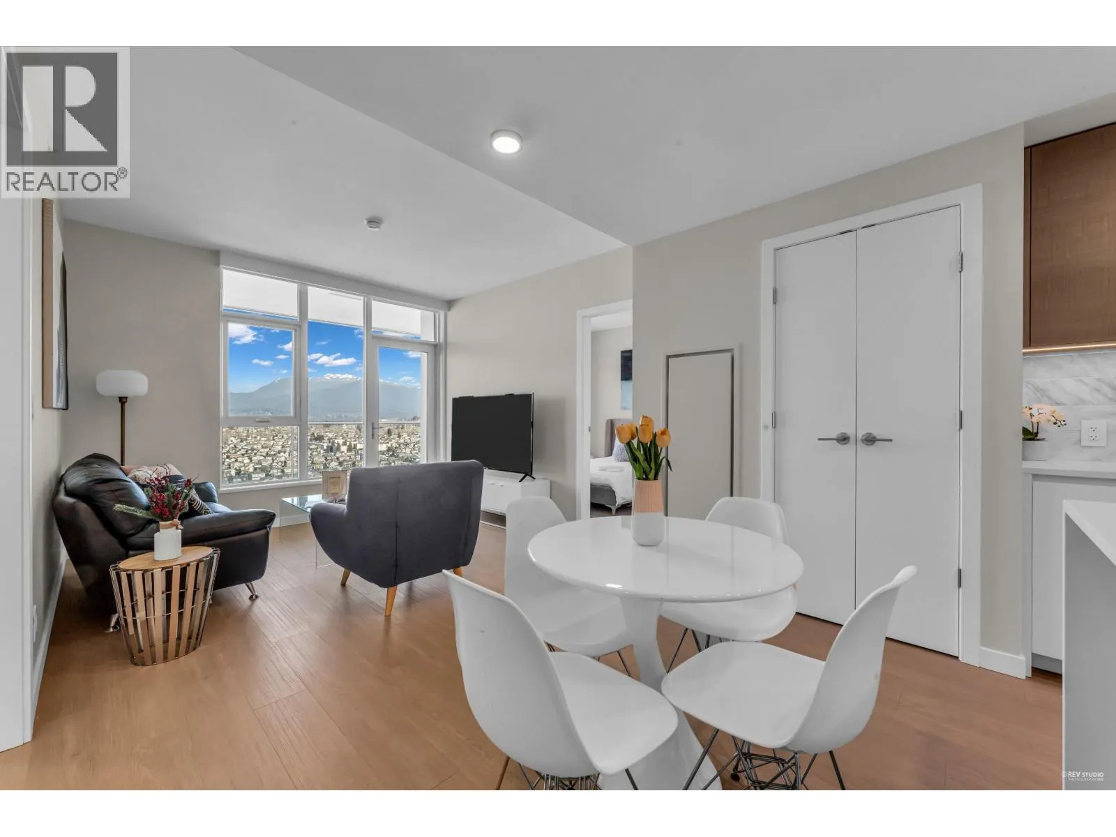 3506 4168 LOUGHEED HIGHWAY