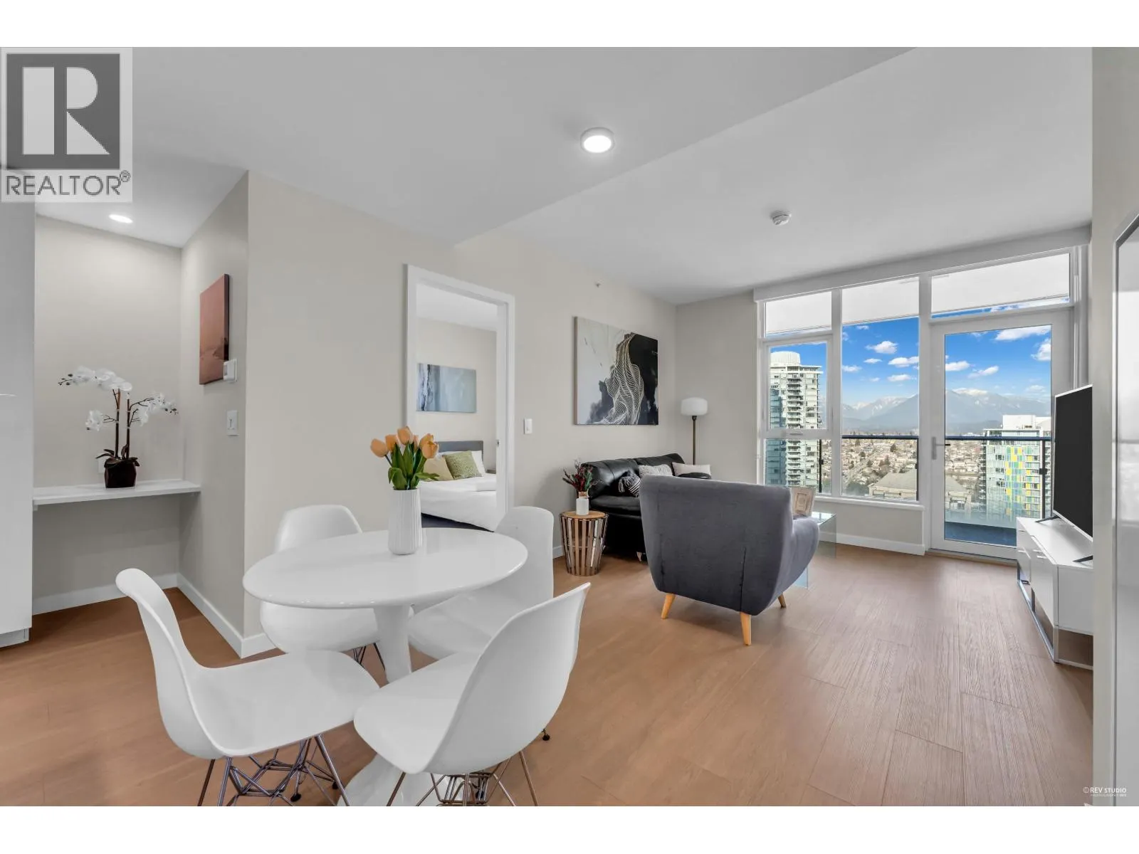 3506 4168 LOUGHEED HIGHWAY