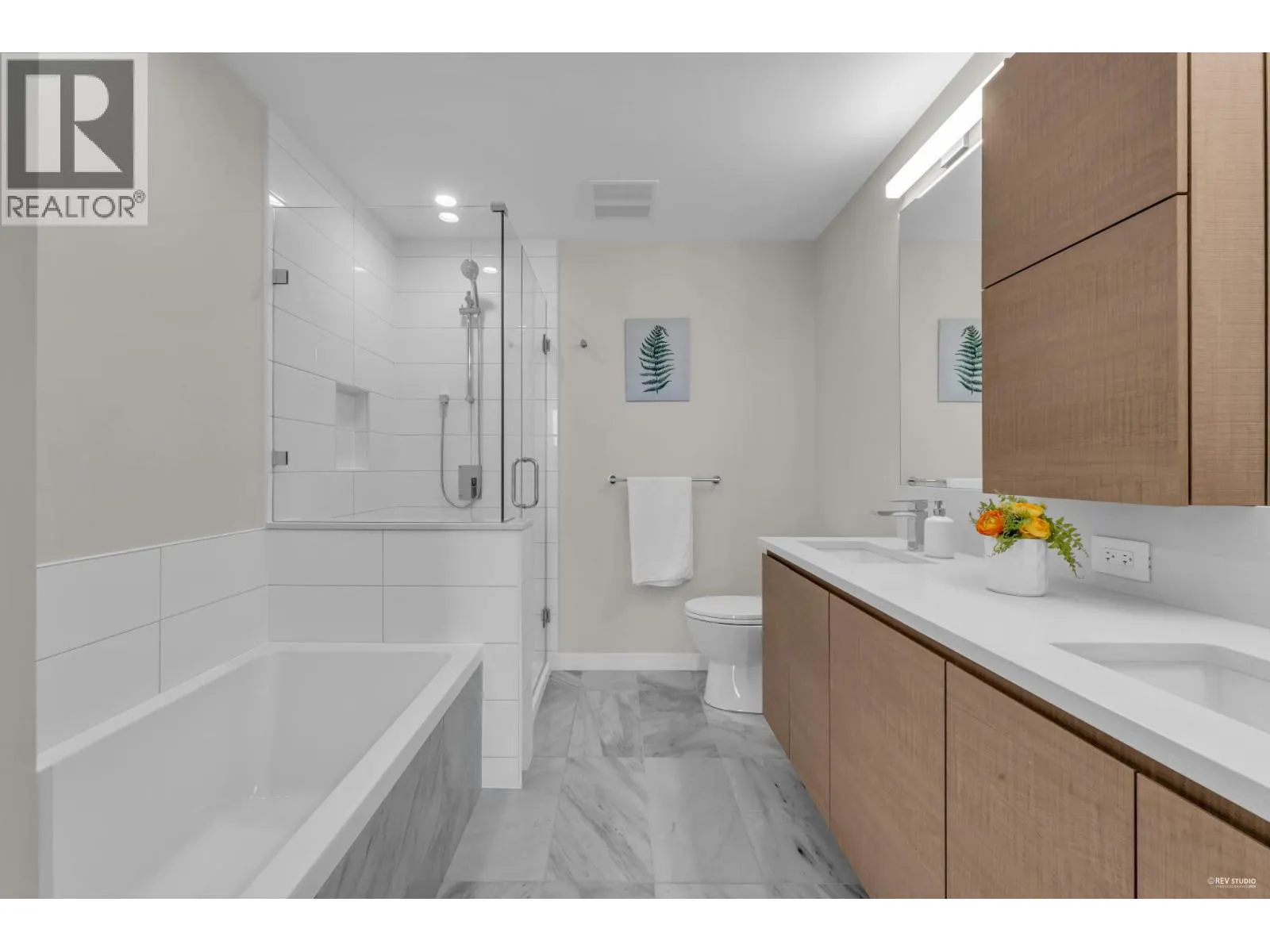 3506 4168 LOUGHEED HIGHWAY