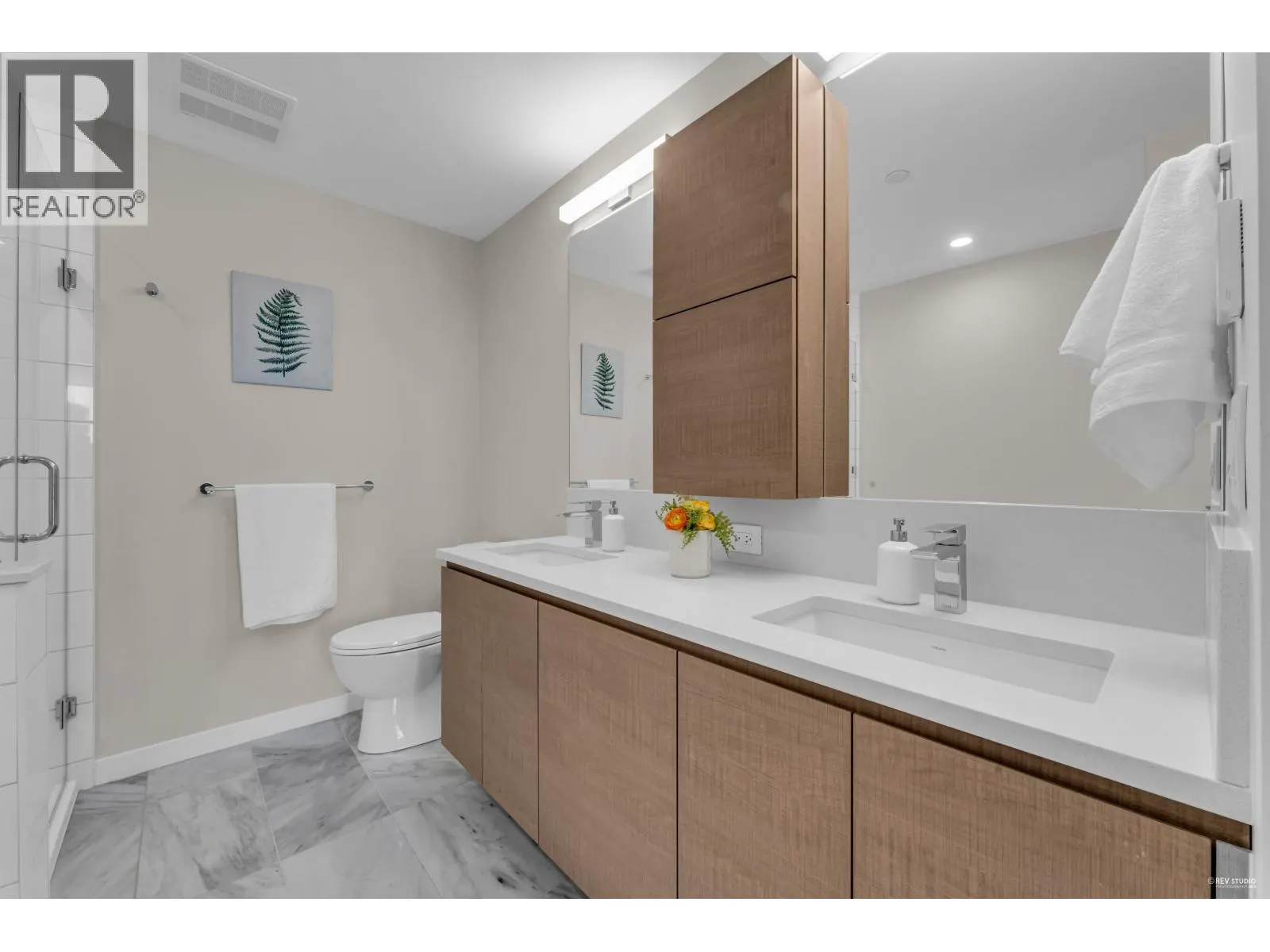 3506 4168 LOUGHEED HIGHWAY
