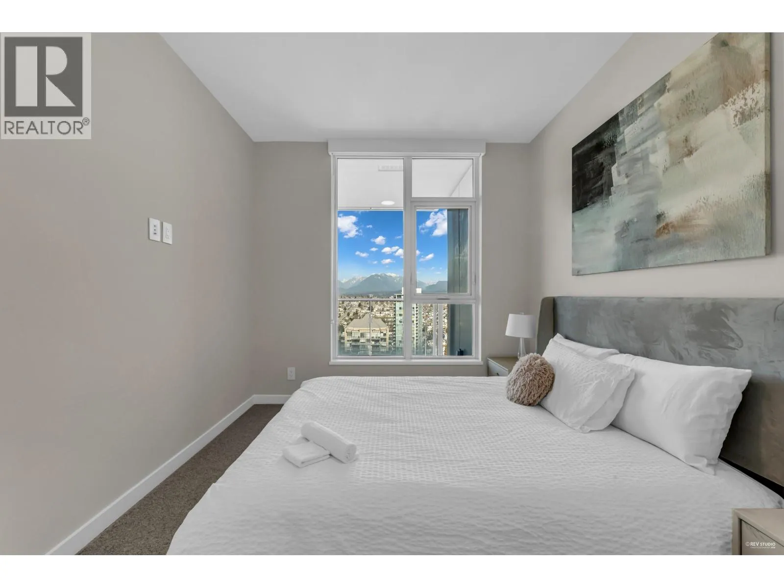3506 4168 LOUGHEED HIGHWAY