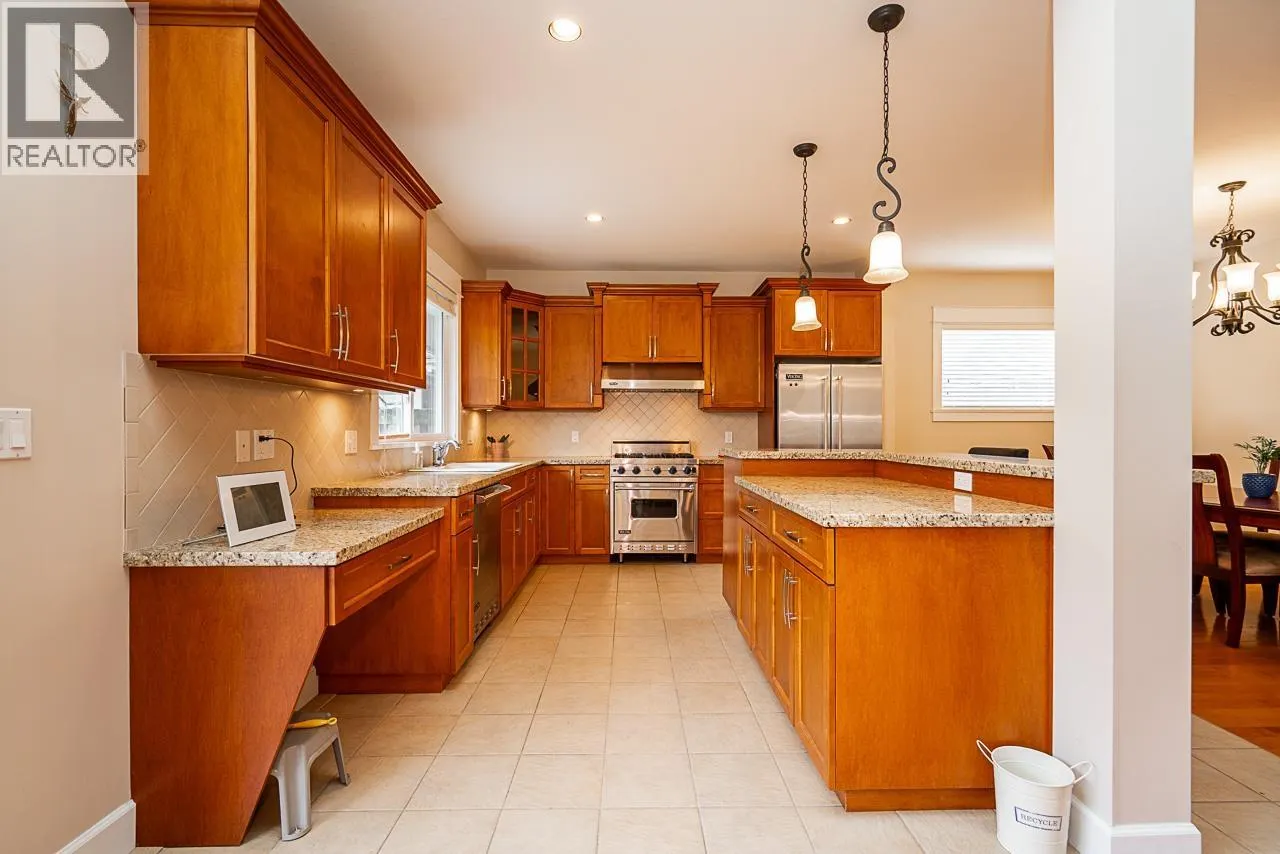 6028 DUNSMUIR CRESCENT