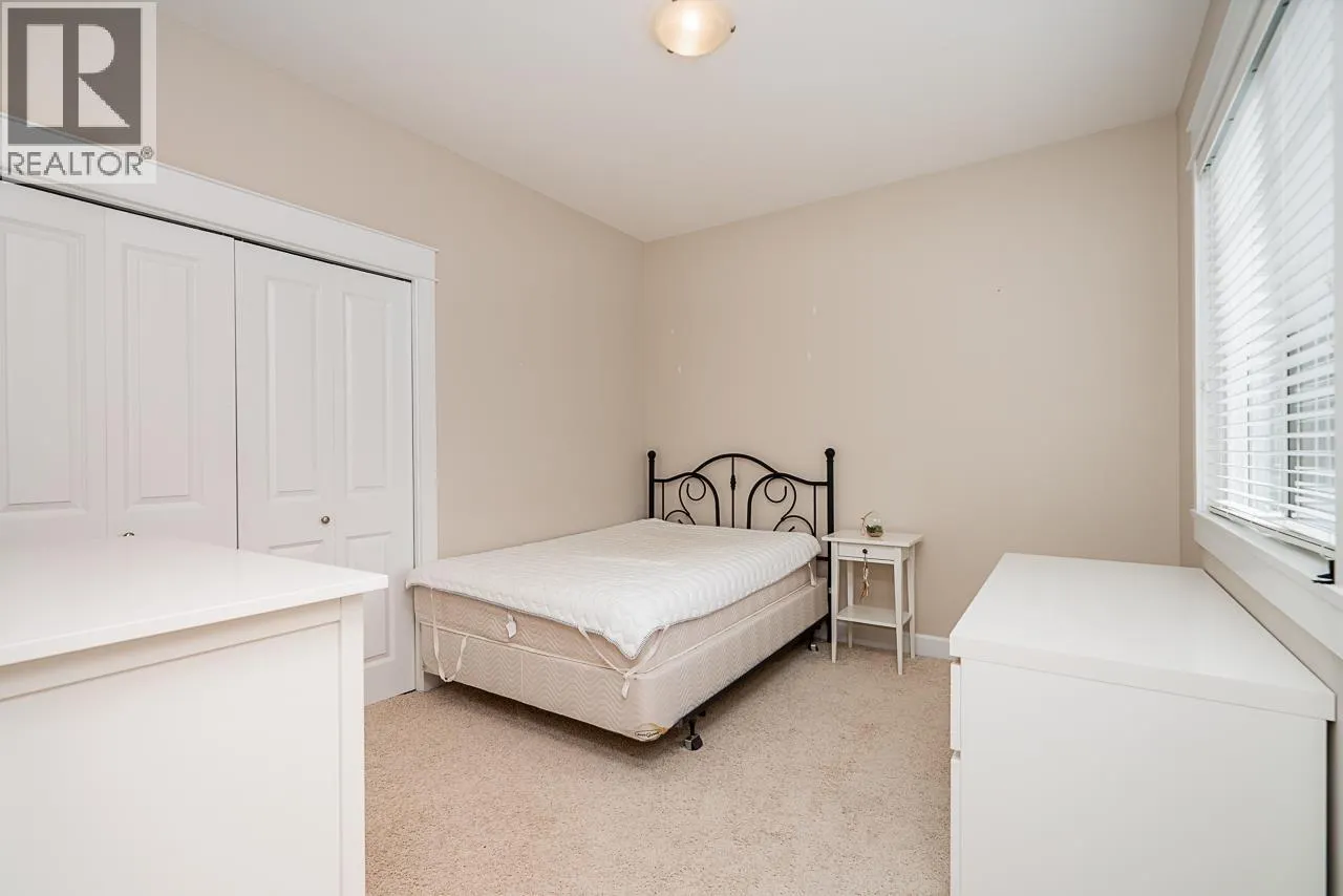 6028 DUNSMUIR CRESCENT