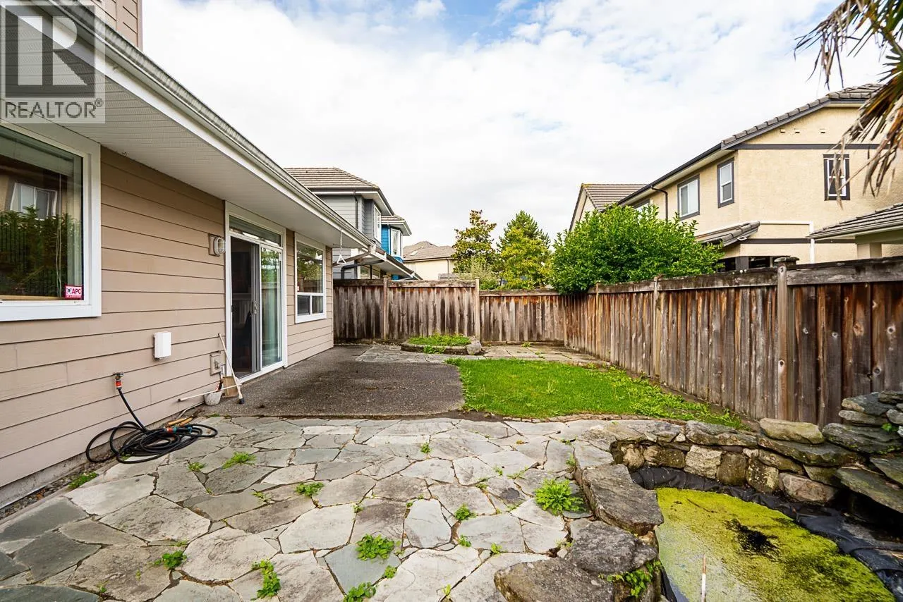 6028 DUNSMUIR CRESCENT