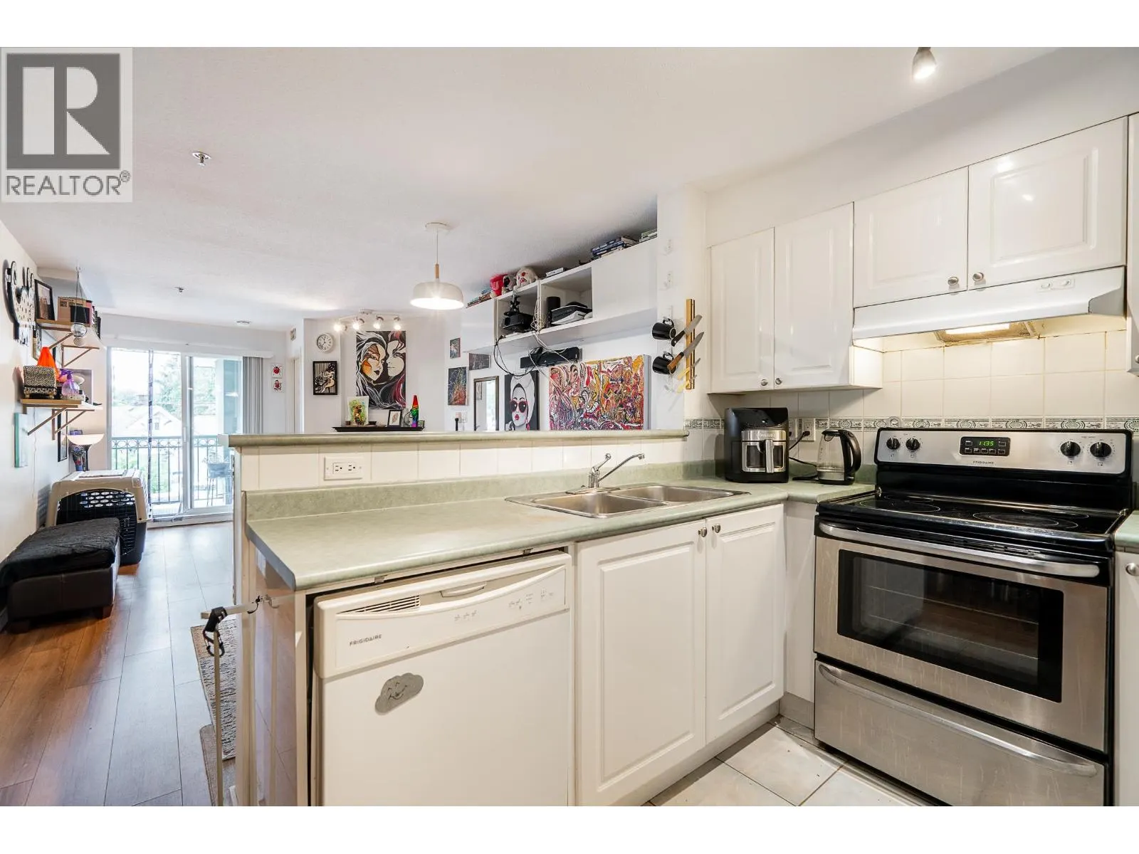 212 868 KINGSWAY