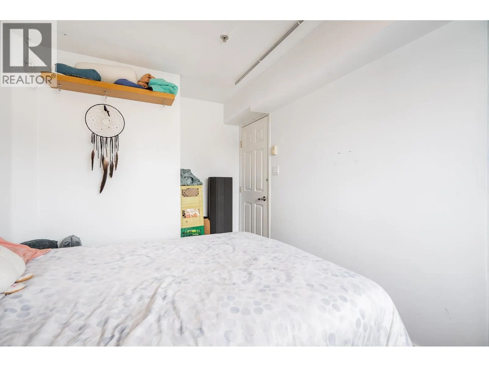 212 868 KINGSWAY