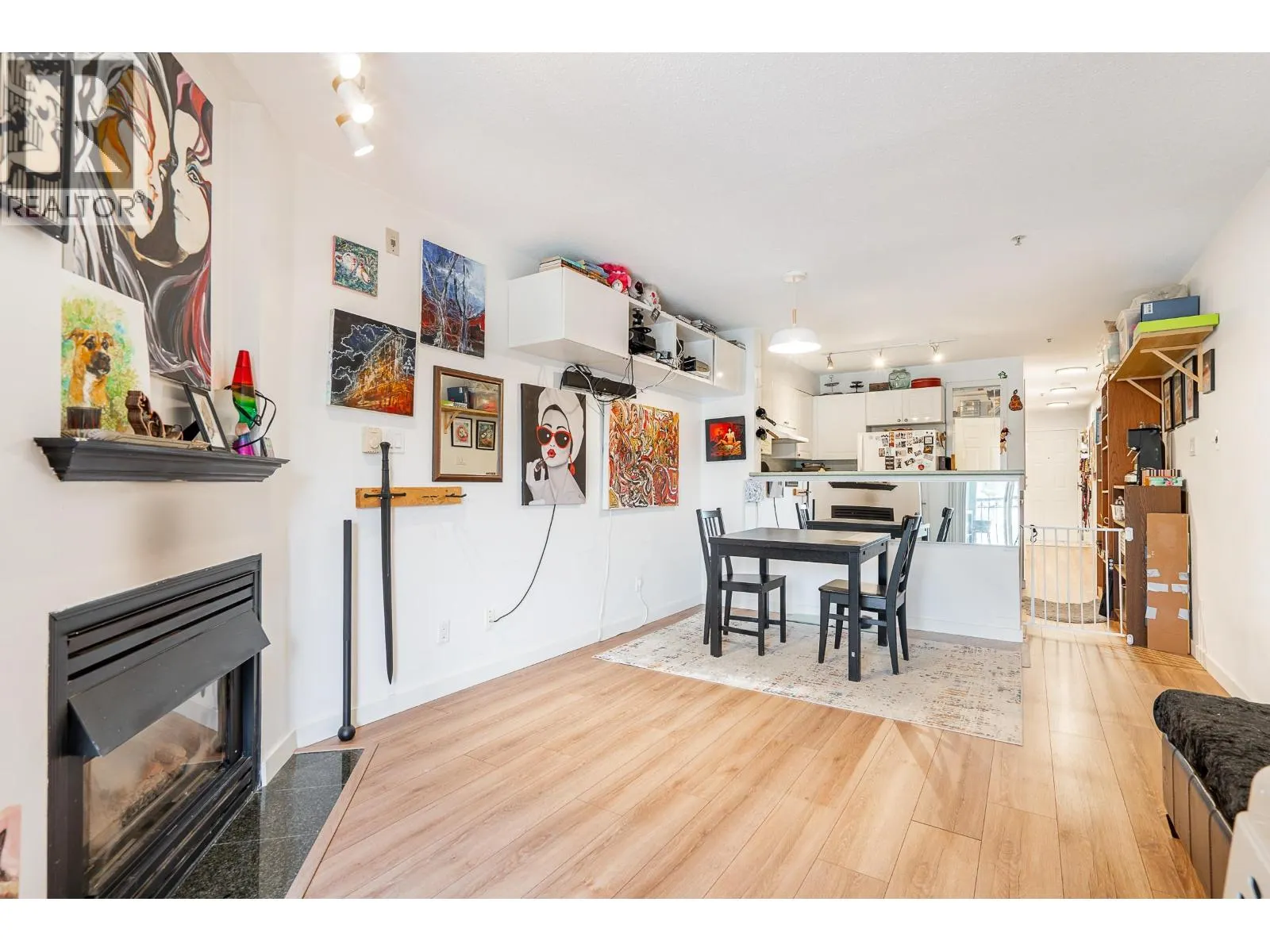 212 868 KINGSWAY