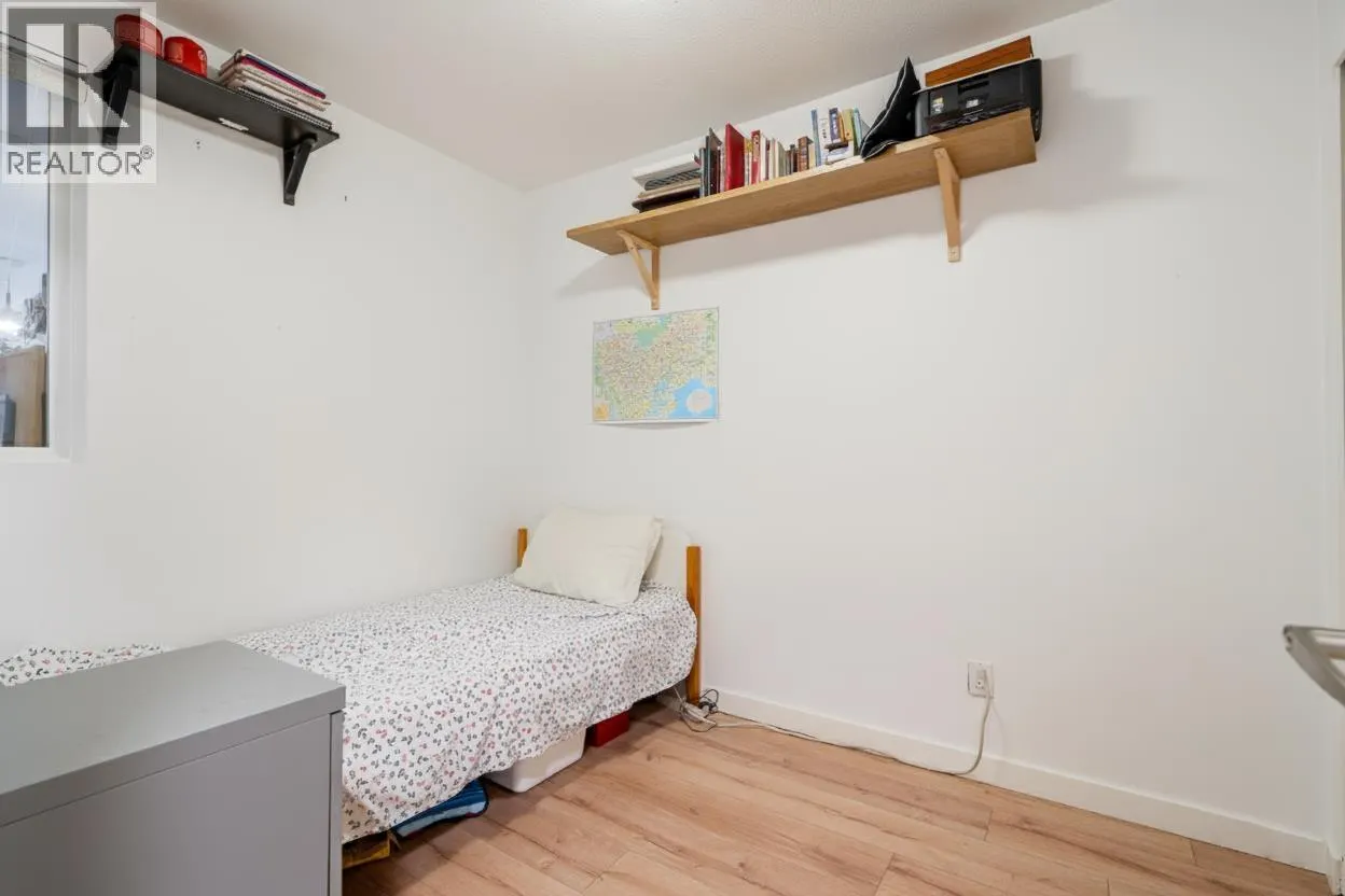 212 868 KINGSWAY