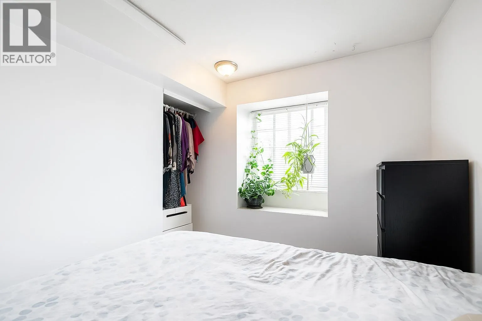 212 868 KINGSWAY