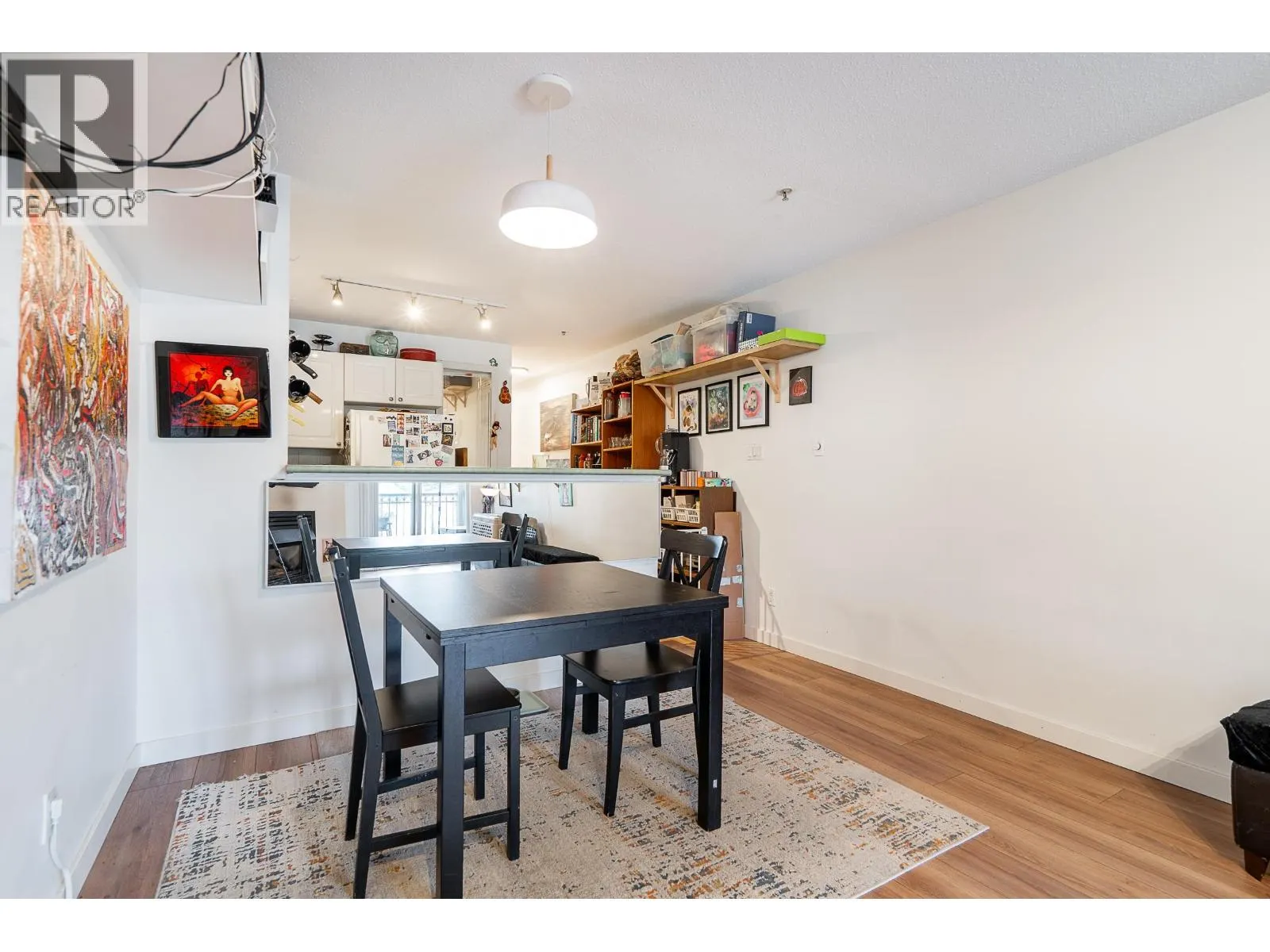 212 868 KINGSWAY