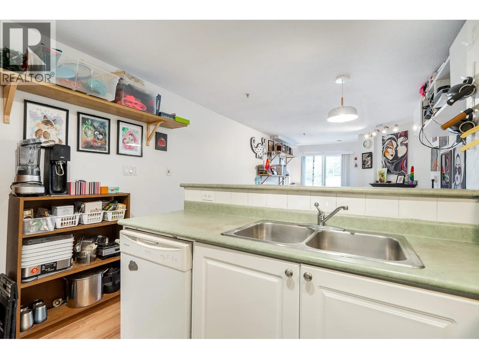 212 868 KINGSWAY