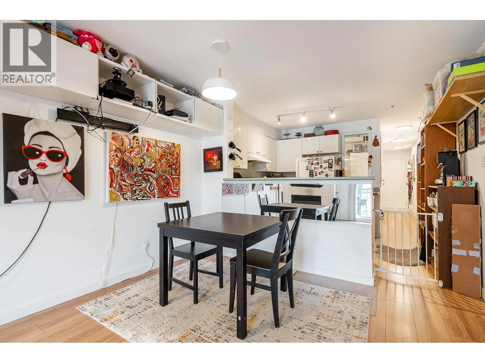 212 868 KINGSWAY