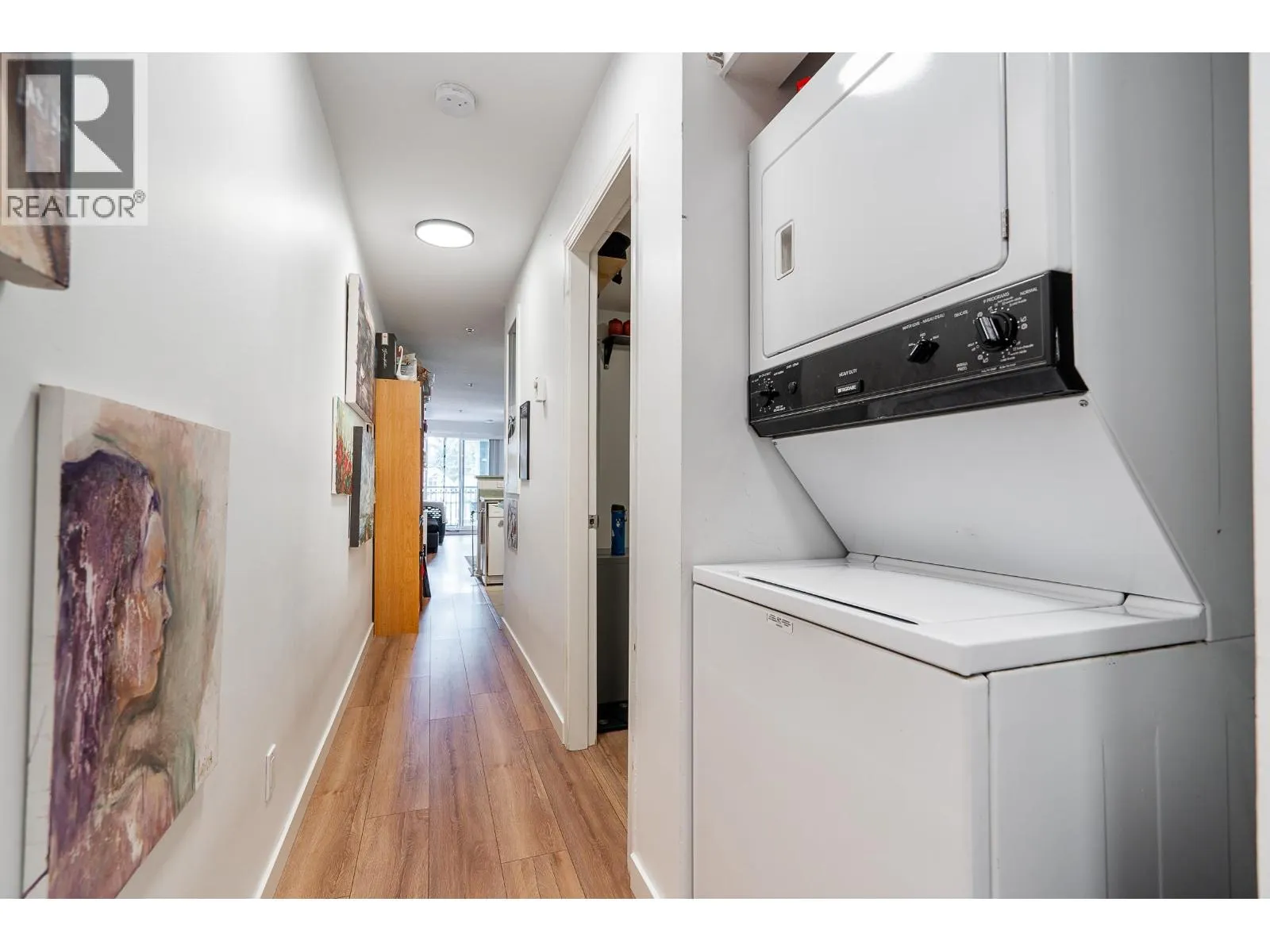 212 868 KINGSWAY