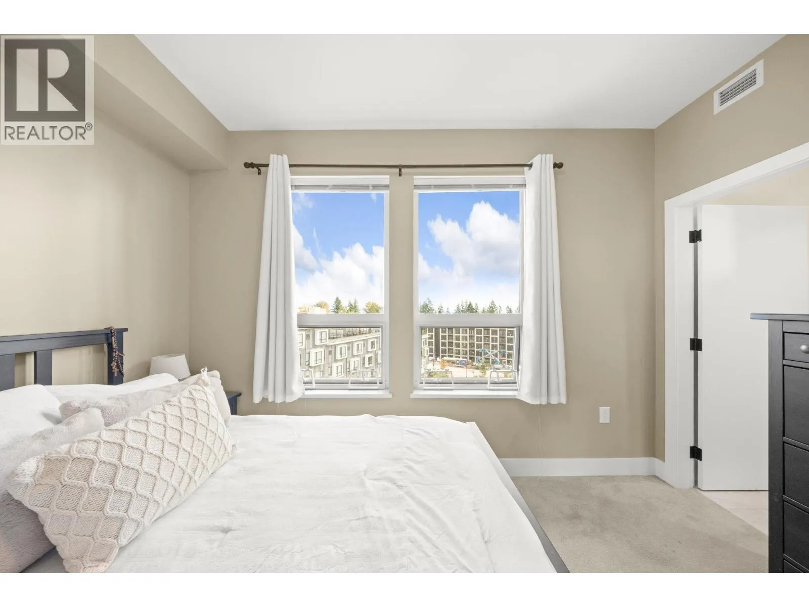 514 9228 SLOPES MEWS