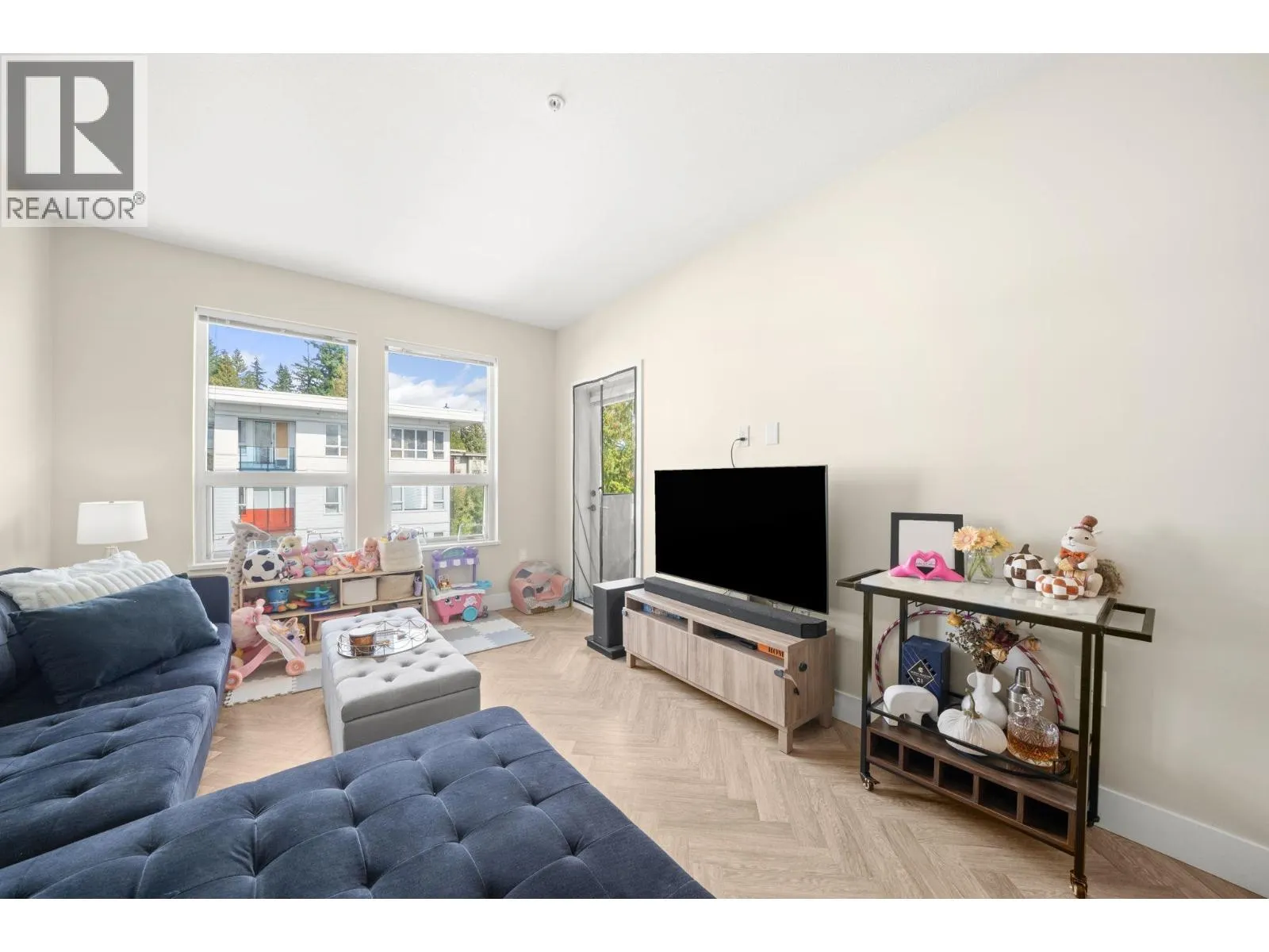 514 9228 SLOPES MEWS