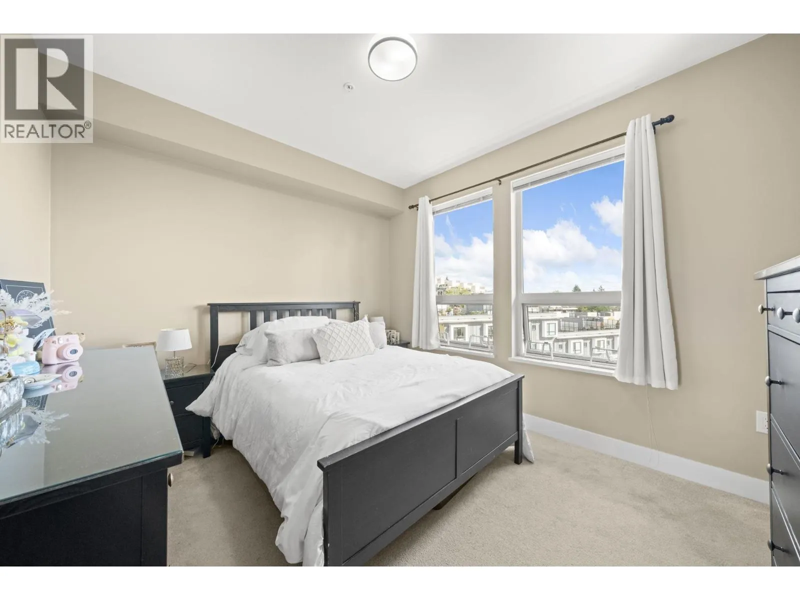 514 9228 SLOPES MEWS