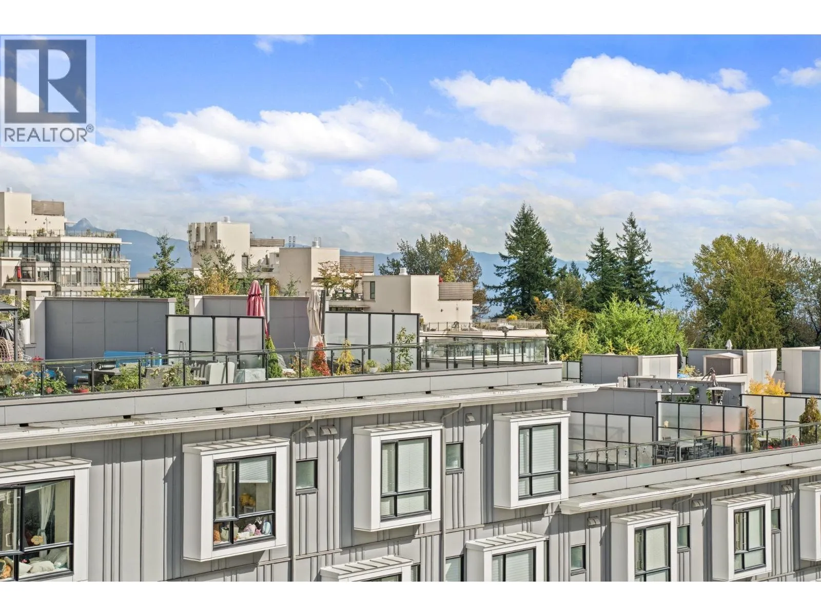 514 9228 SLOPES MEWS