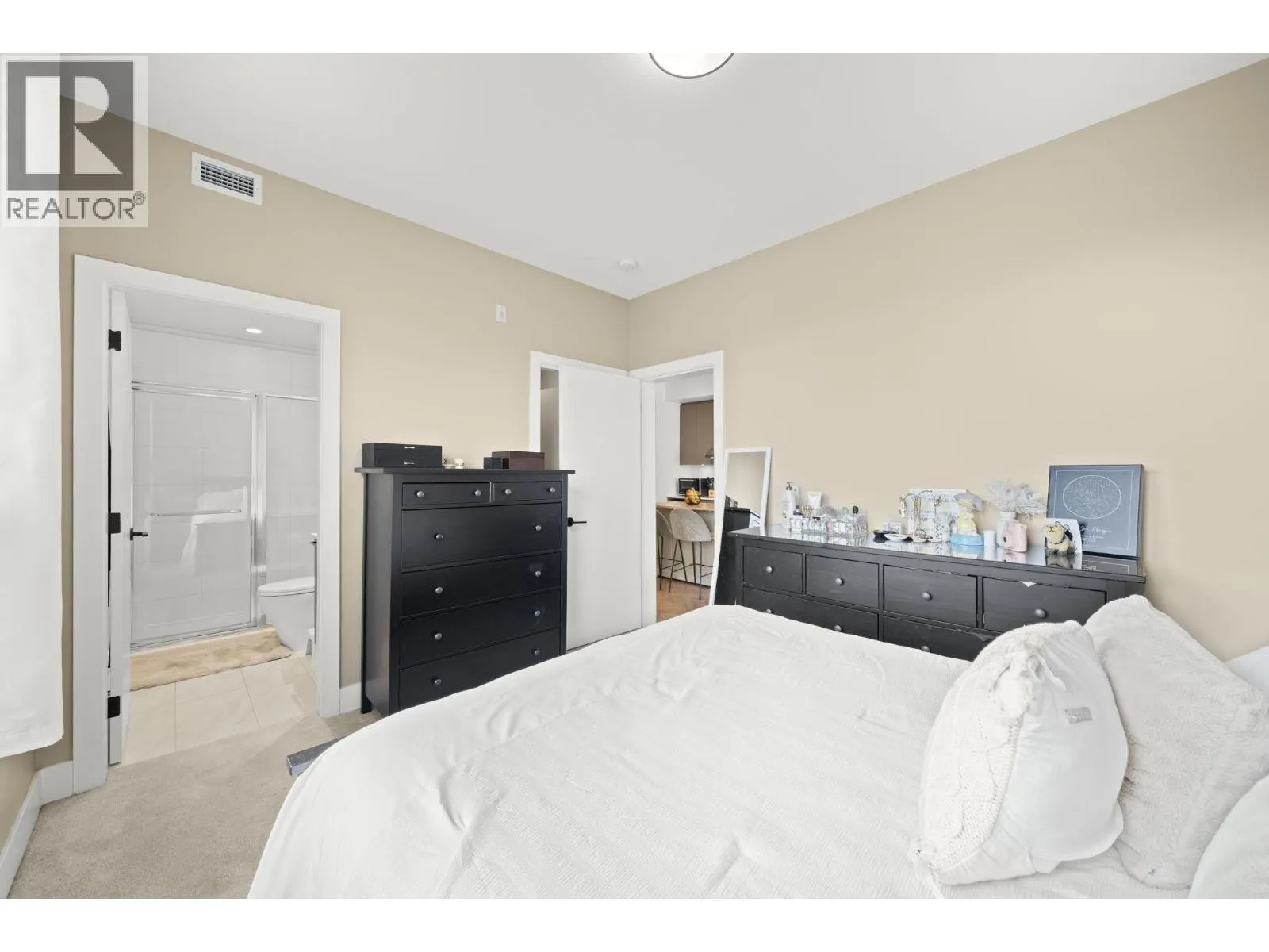 514 9228 SLOPES MEWS