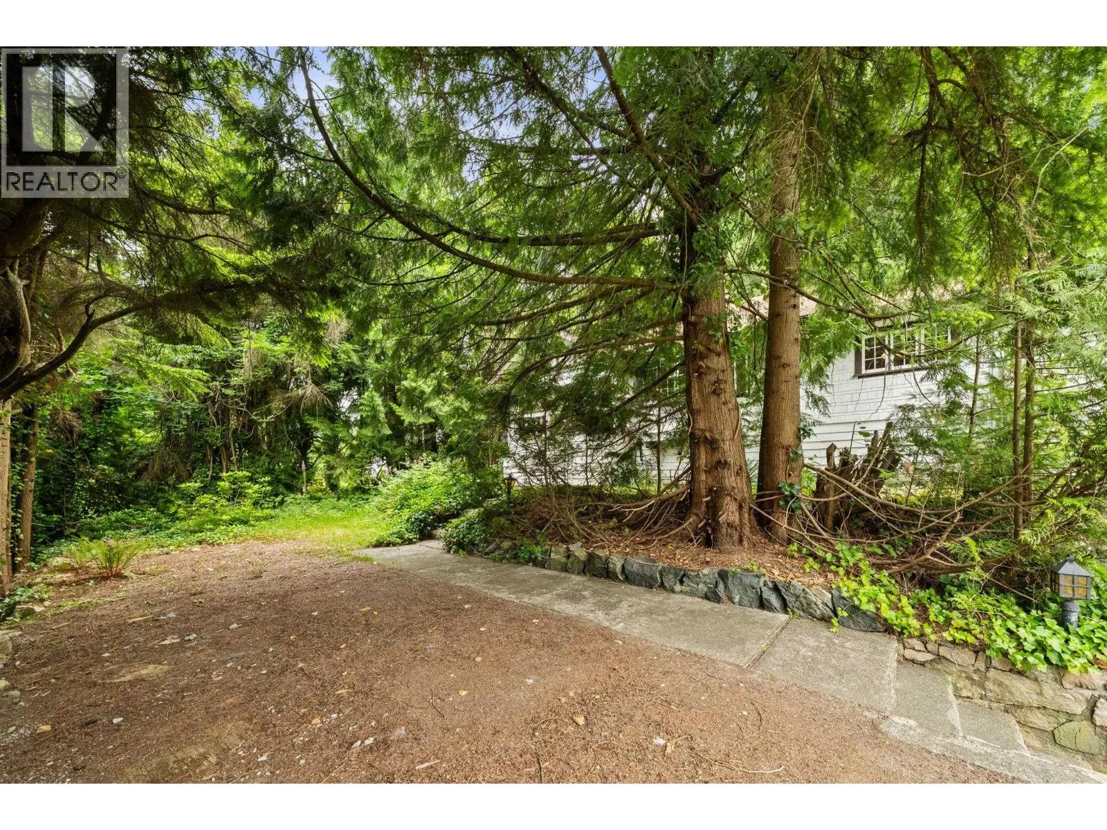 338 E OSBORNE ROAD