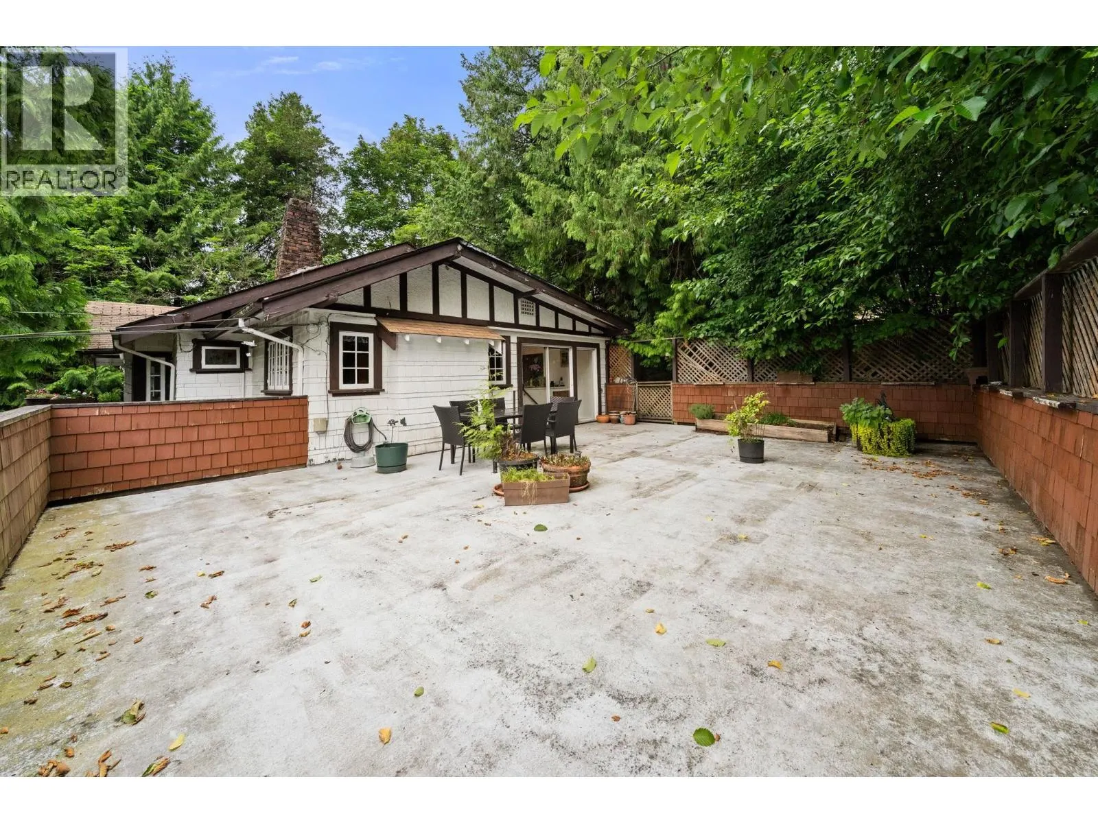 338 E OSBORNE ROAD