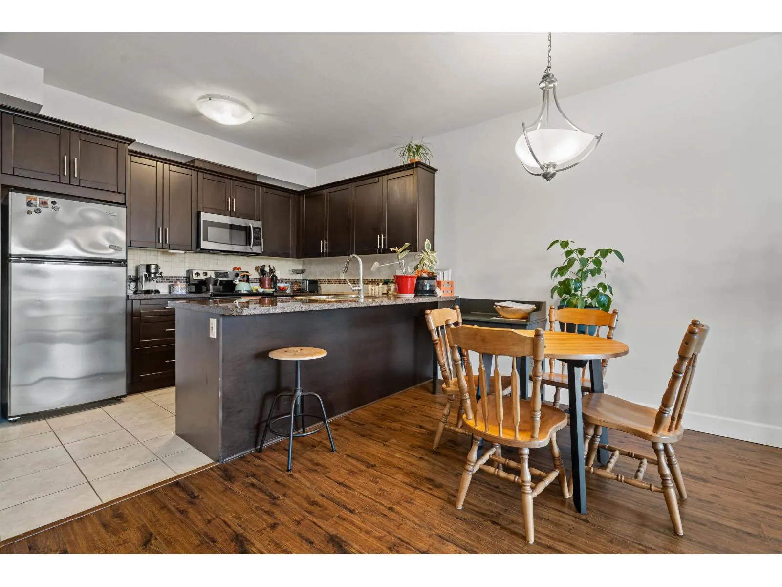 216 46262 FIRST AVENUE|Chilliwack Proper East