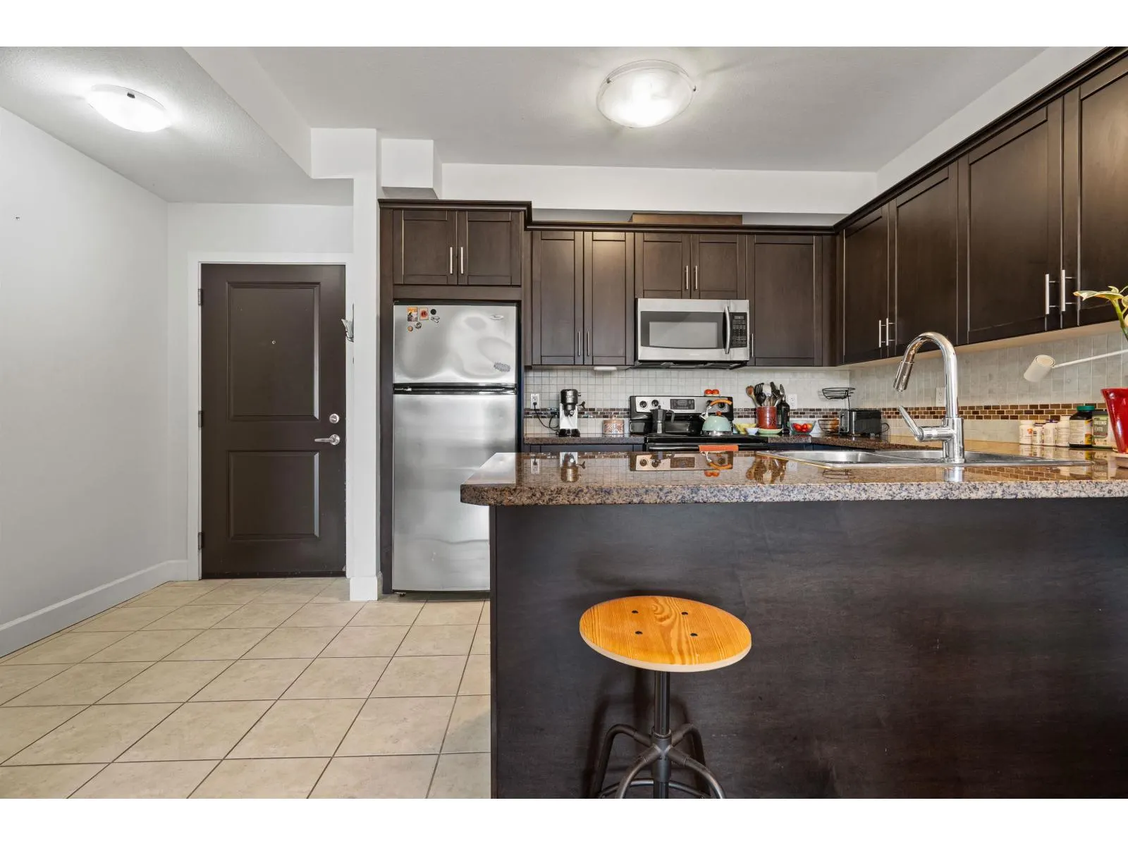 216 46262 FIRST AVENUE|Chilliwack Proper East