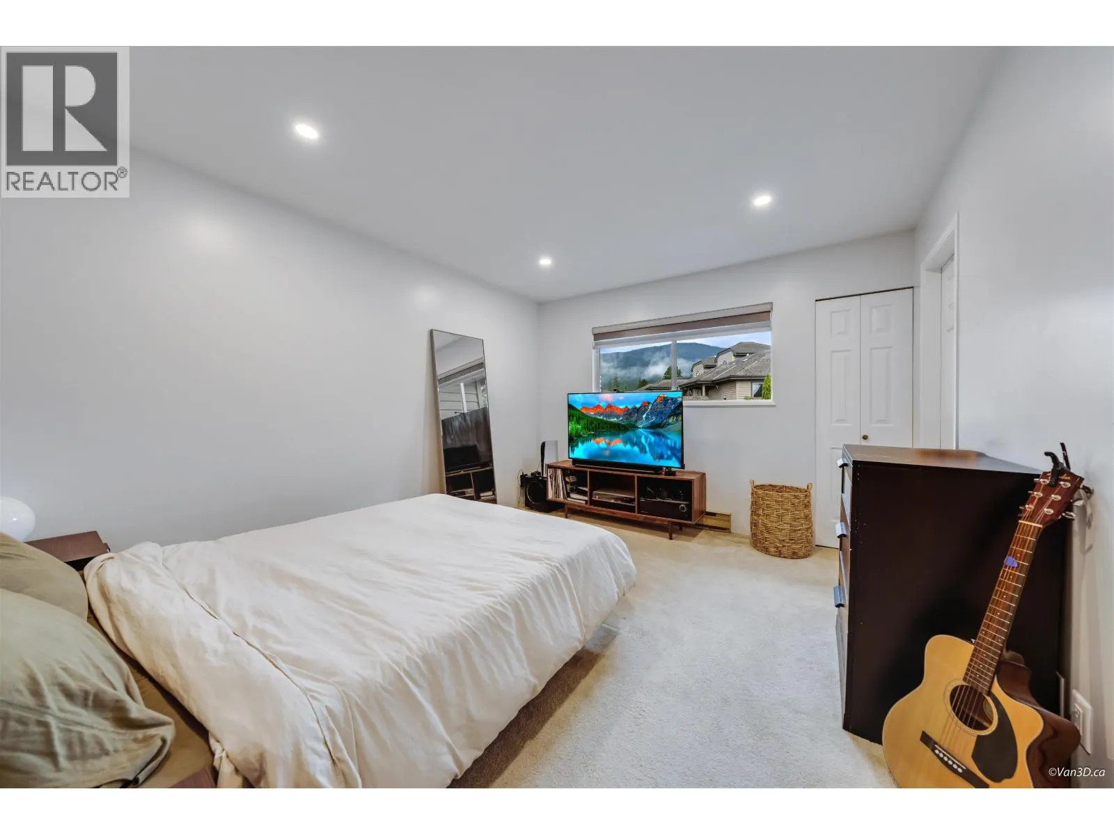 808 ROCHE POINT DRIVE