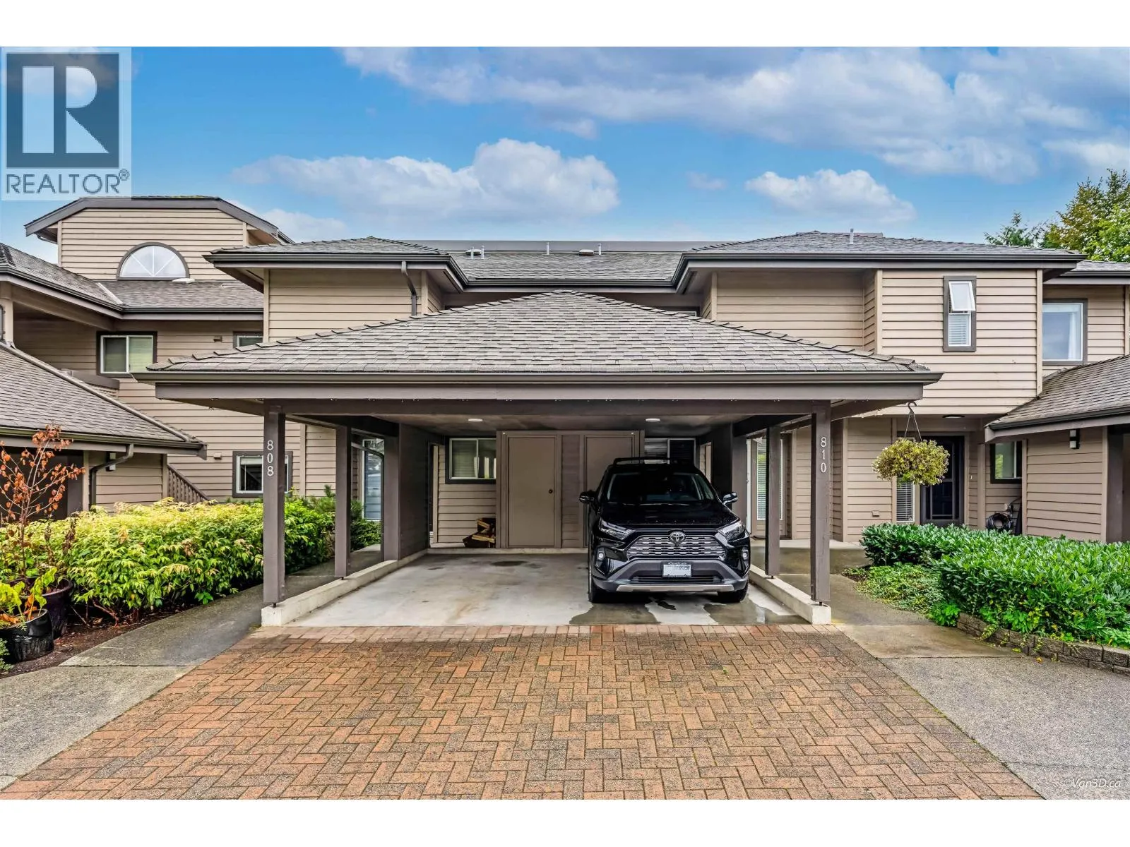 808 ROCHE POINT DRIVE