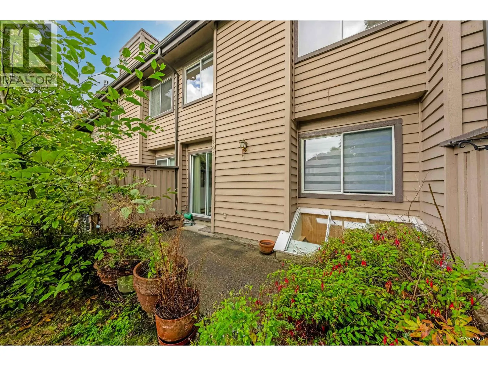 808 ROCHE POINT DRIVE
