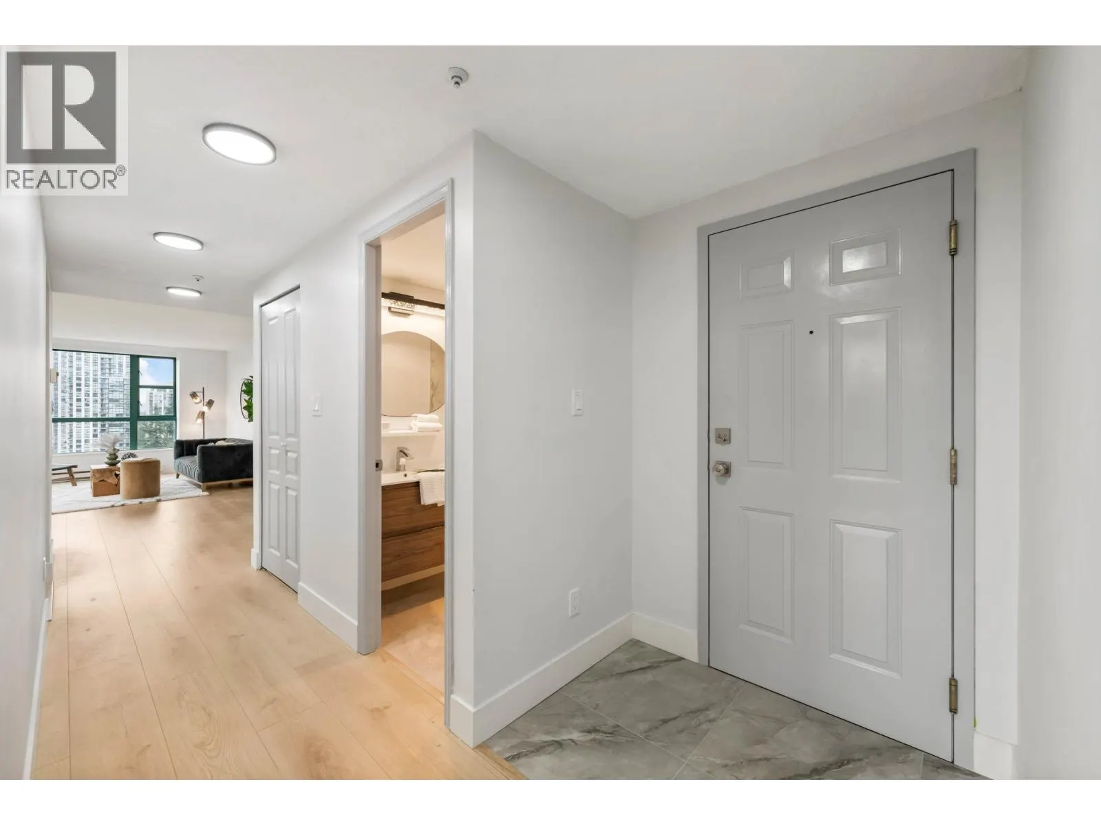 1303 3071 GLEN DRIVE