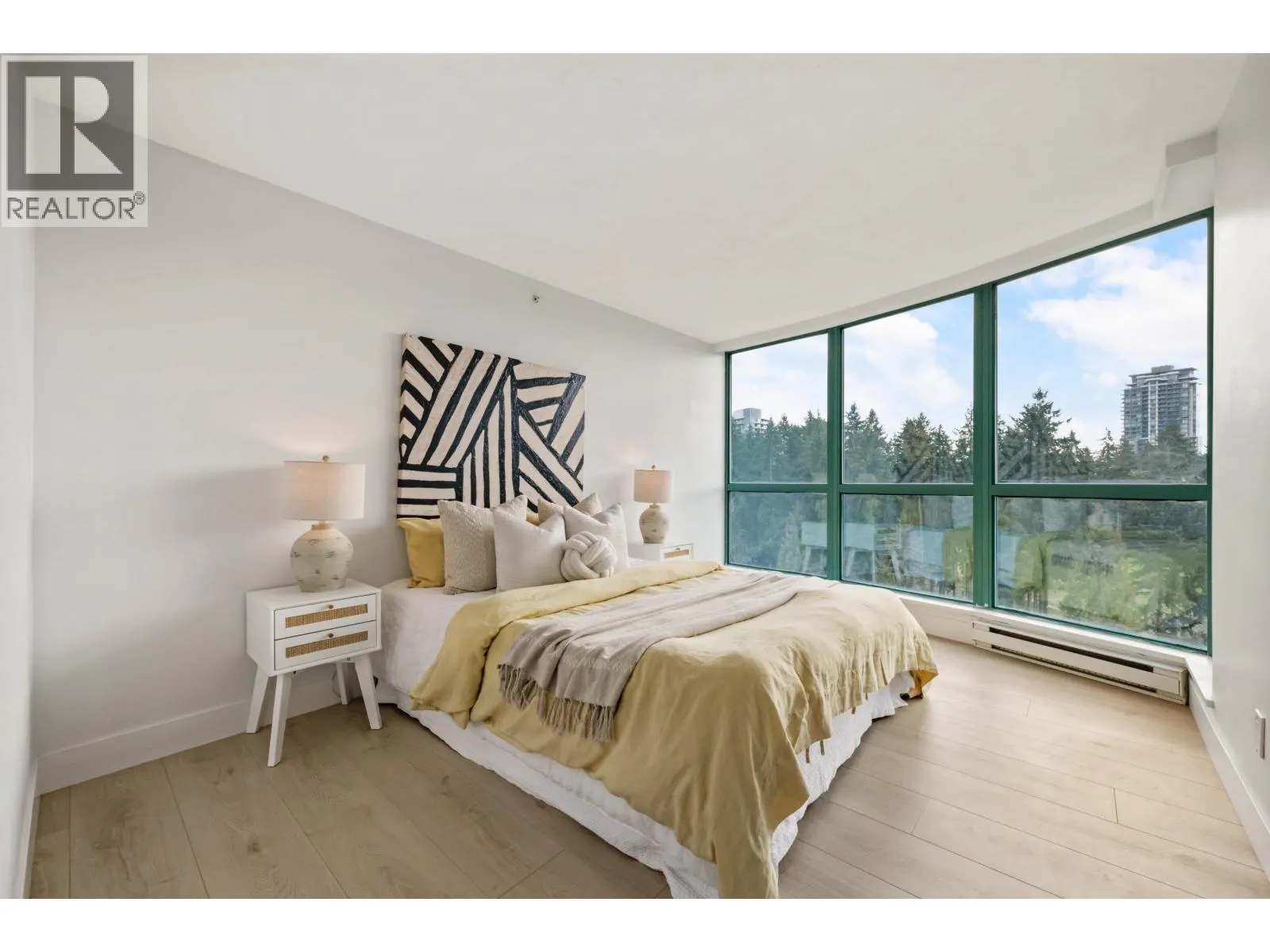 1303 3071 GLEN DRIVE