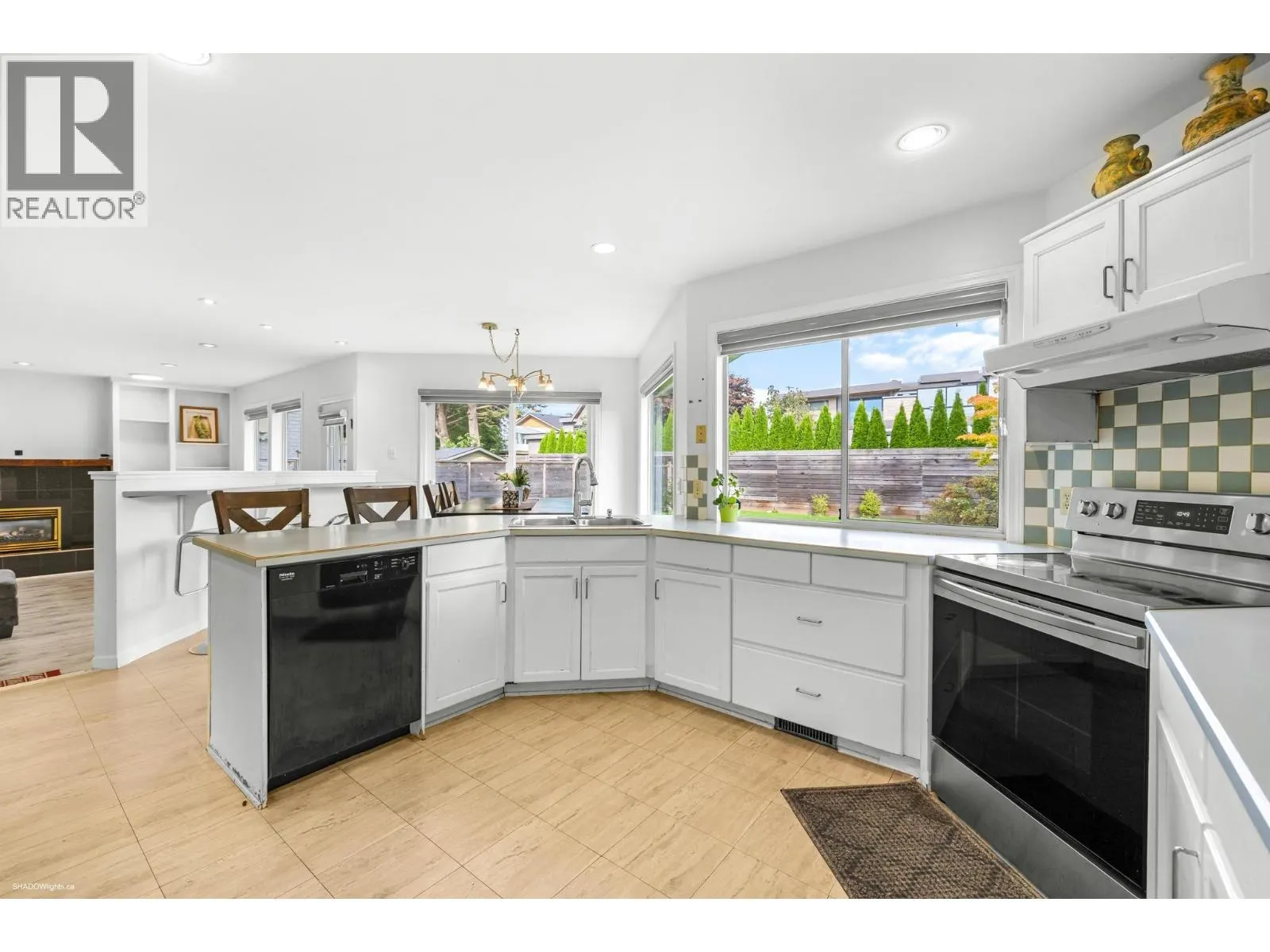 5571 FORSYTH CRESCENT