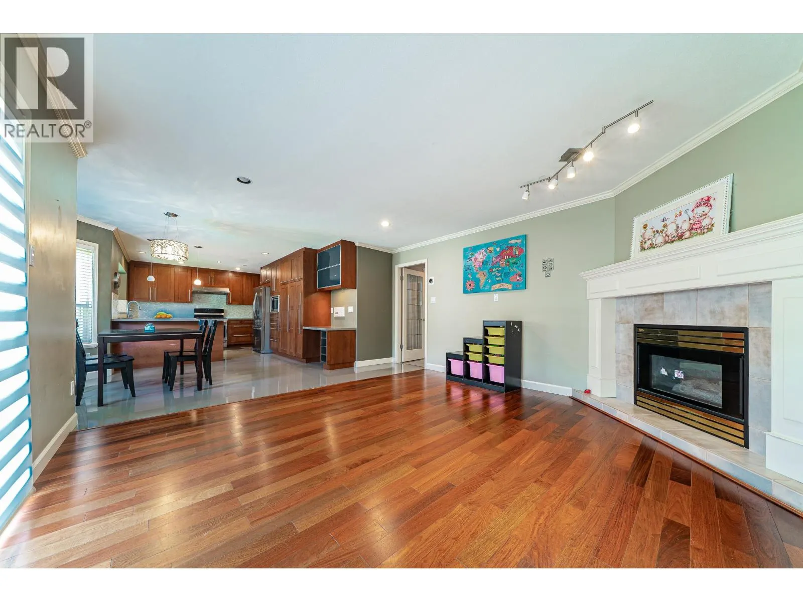 5491 LACKNER CRESCENT