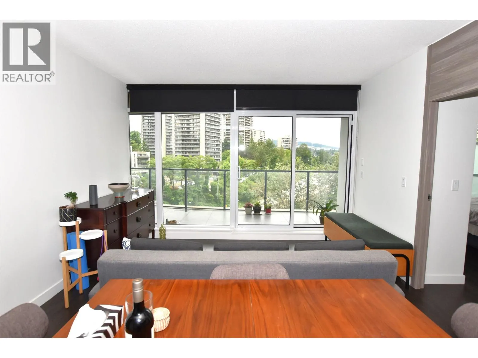 608 4890 LOUGHEED HIGHWAY