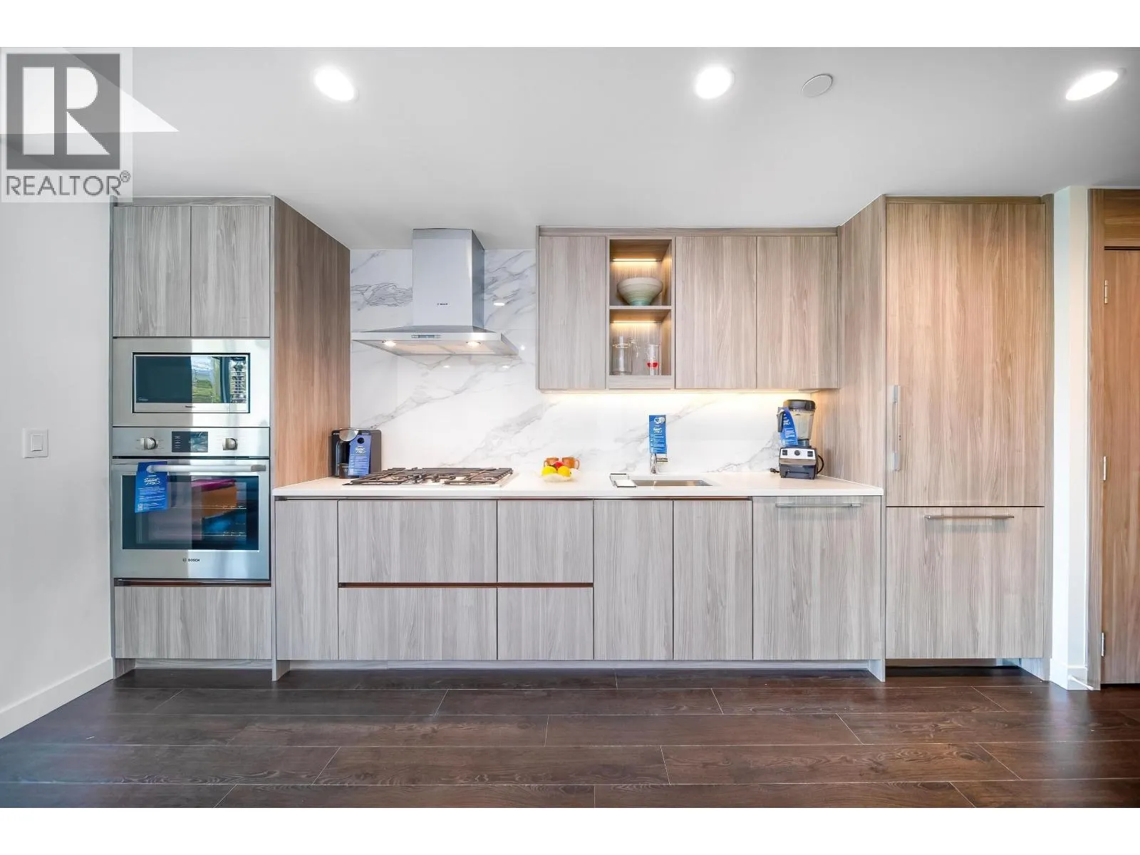608 4890 LOUGHEED HIGHWAY