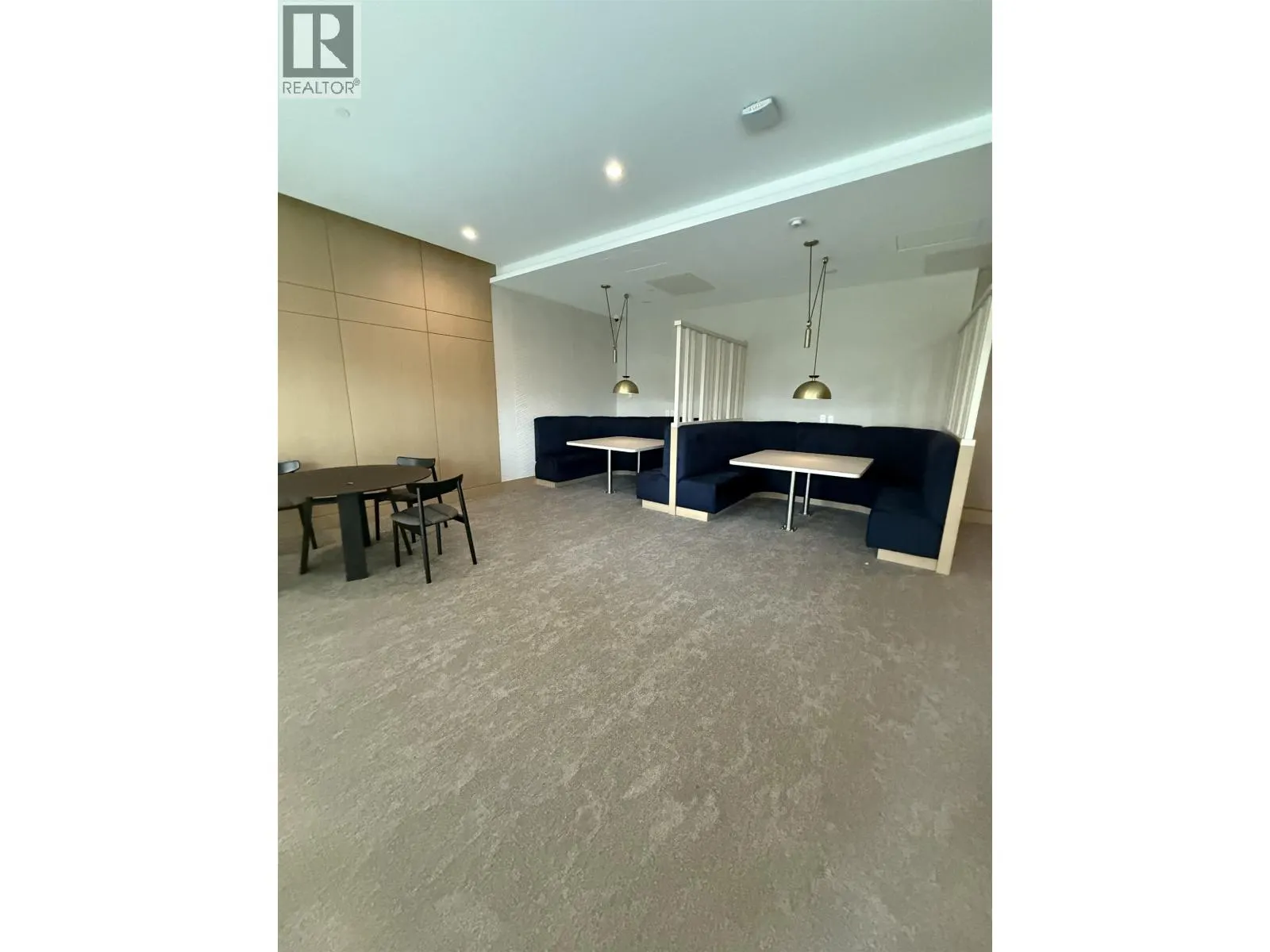 608 4890 LOUGHEED HIGHWAY
