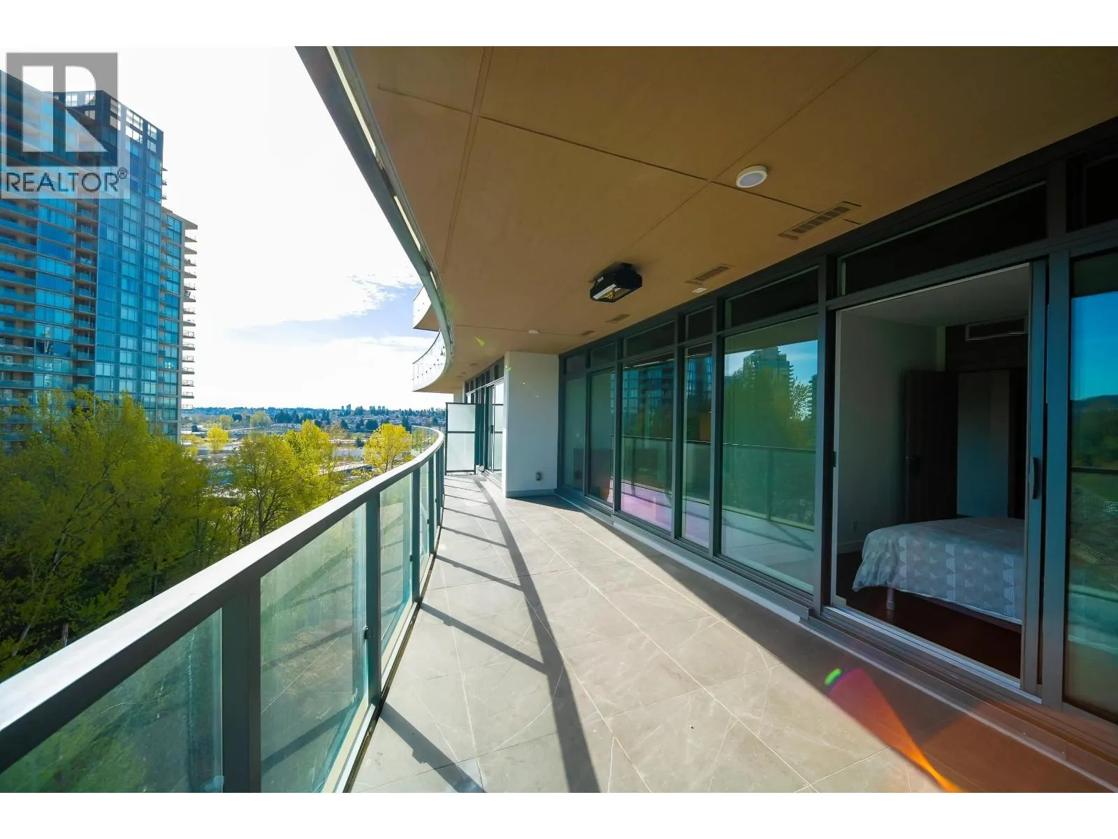 608 4890 LOUGHEED HIGHWAY